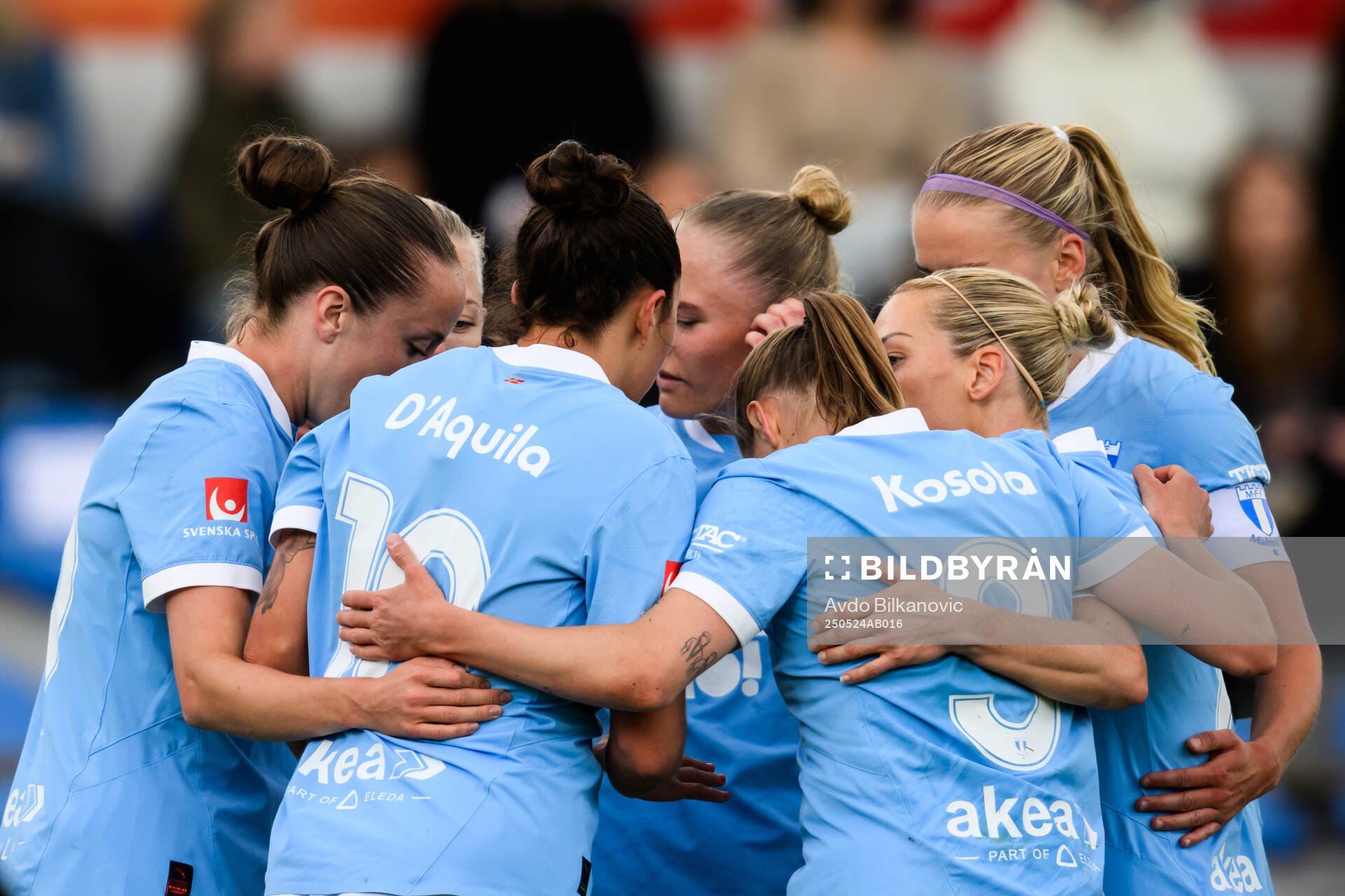 Malmö FFs Anna Plantin jublar med lagkamrater efter 1-1 under fotbollsmatchen i Damallsvenskan mellan Vittsjö och Malmö FF den 24 maj 2025 i Vittsjö.