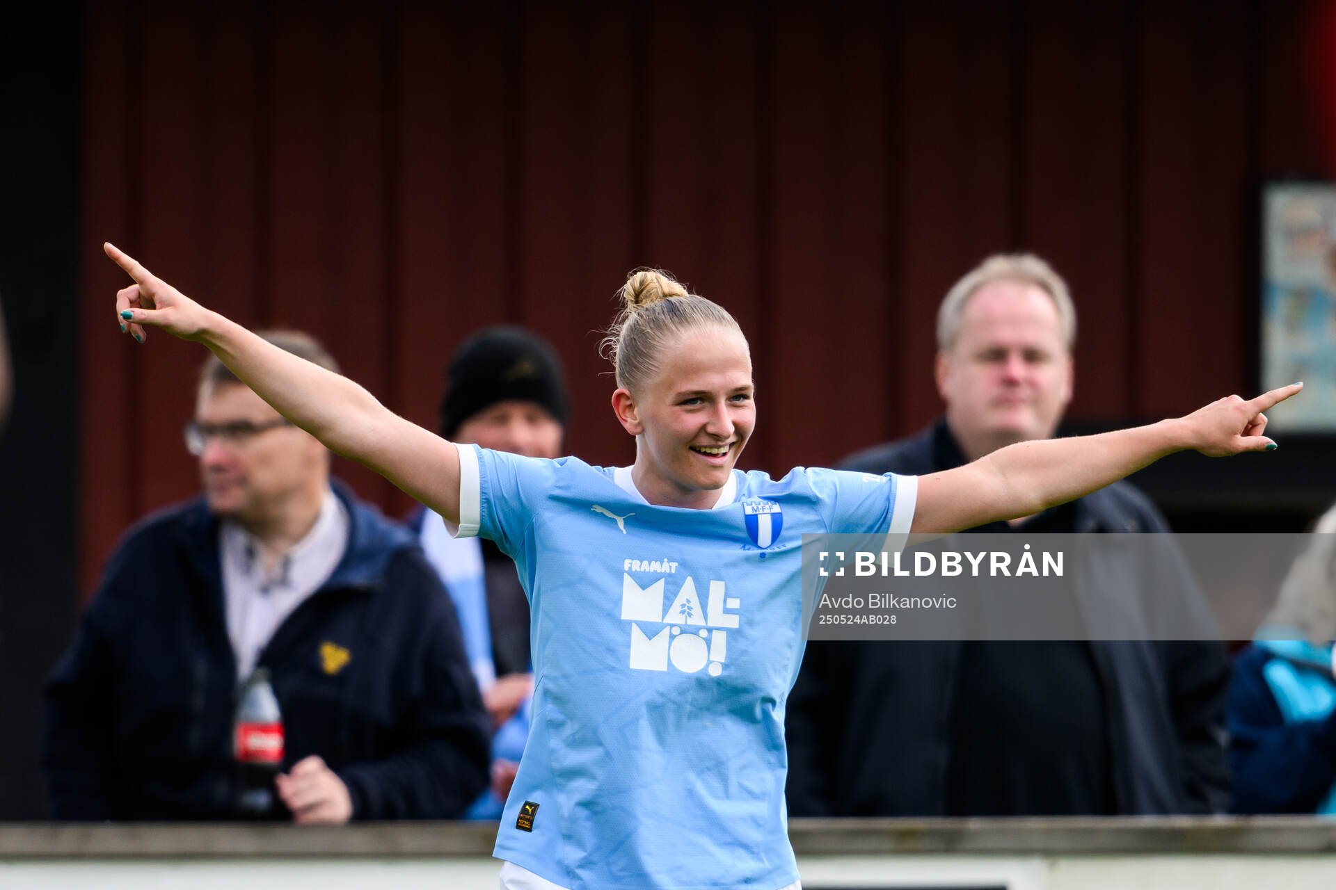 Malmö FFs Tuva Skoog jublar efter 2-2 under fotbollsmatchen i Damallsvenskan mellan Vittsjö och Malmö FF den 24 maj 2025 i Vittsjö. 