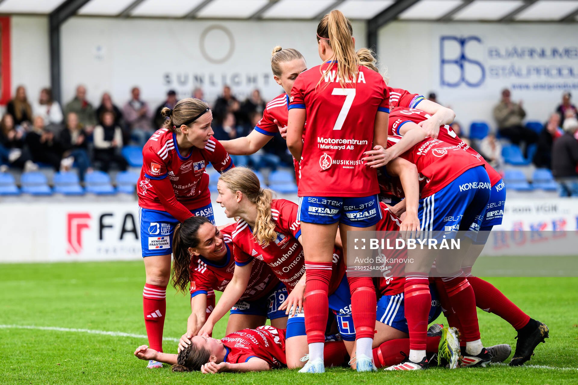 Vittsjös Anna Haddock jublar efter 3-2 under fotbollsmatchen i Damallsvenskan mellan Vittsjö och Malmö FF den 24 maj 2025 i Vittsjö. 