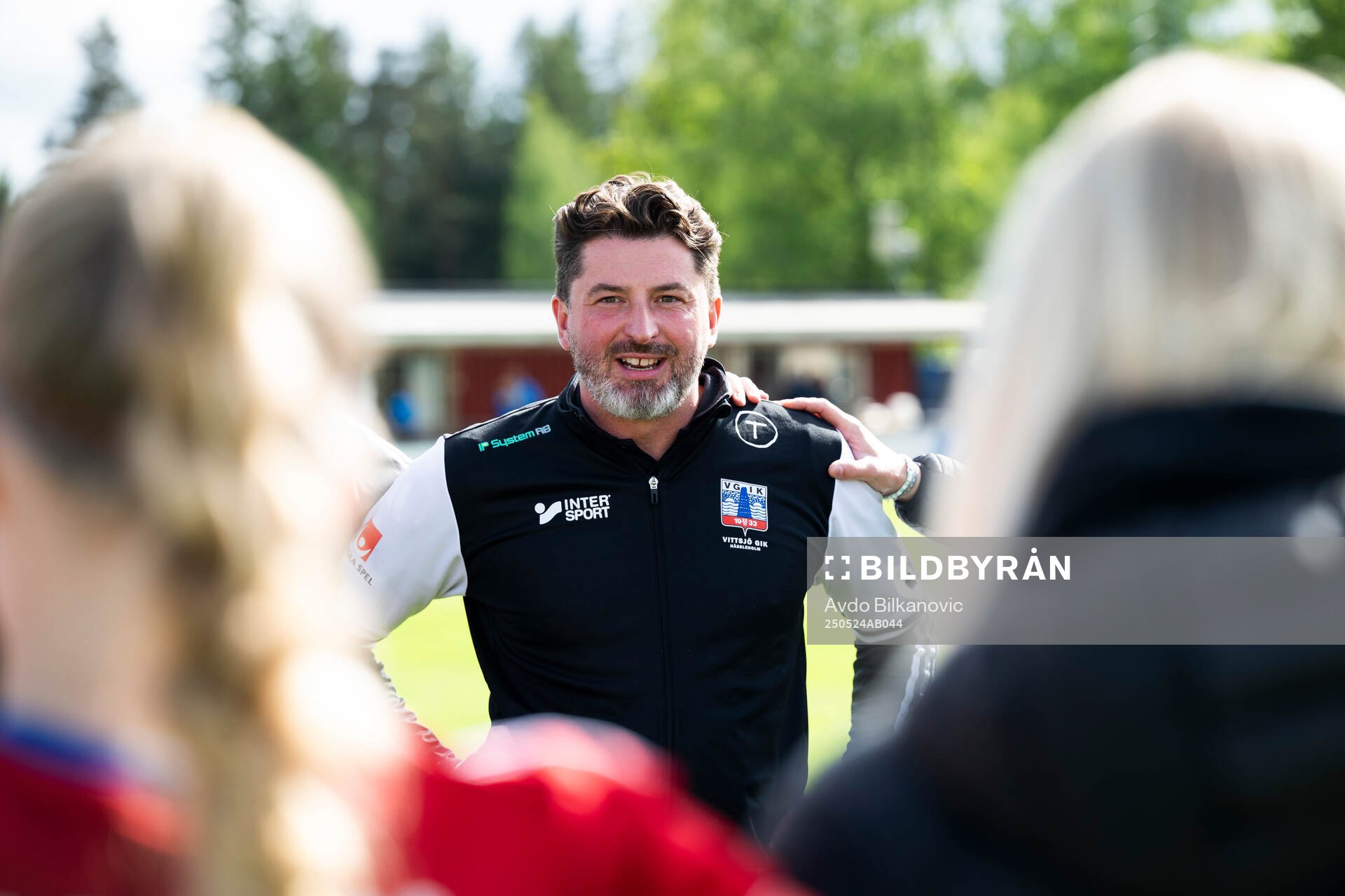Vittsjös tränare Mladen Blagojevic under fotbollsmatchen i Damallsvenskan mellan Vittsjö och Malmö FF den 24 maj 2025 i Vittsjö. 