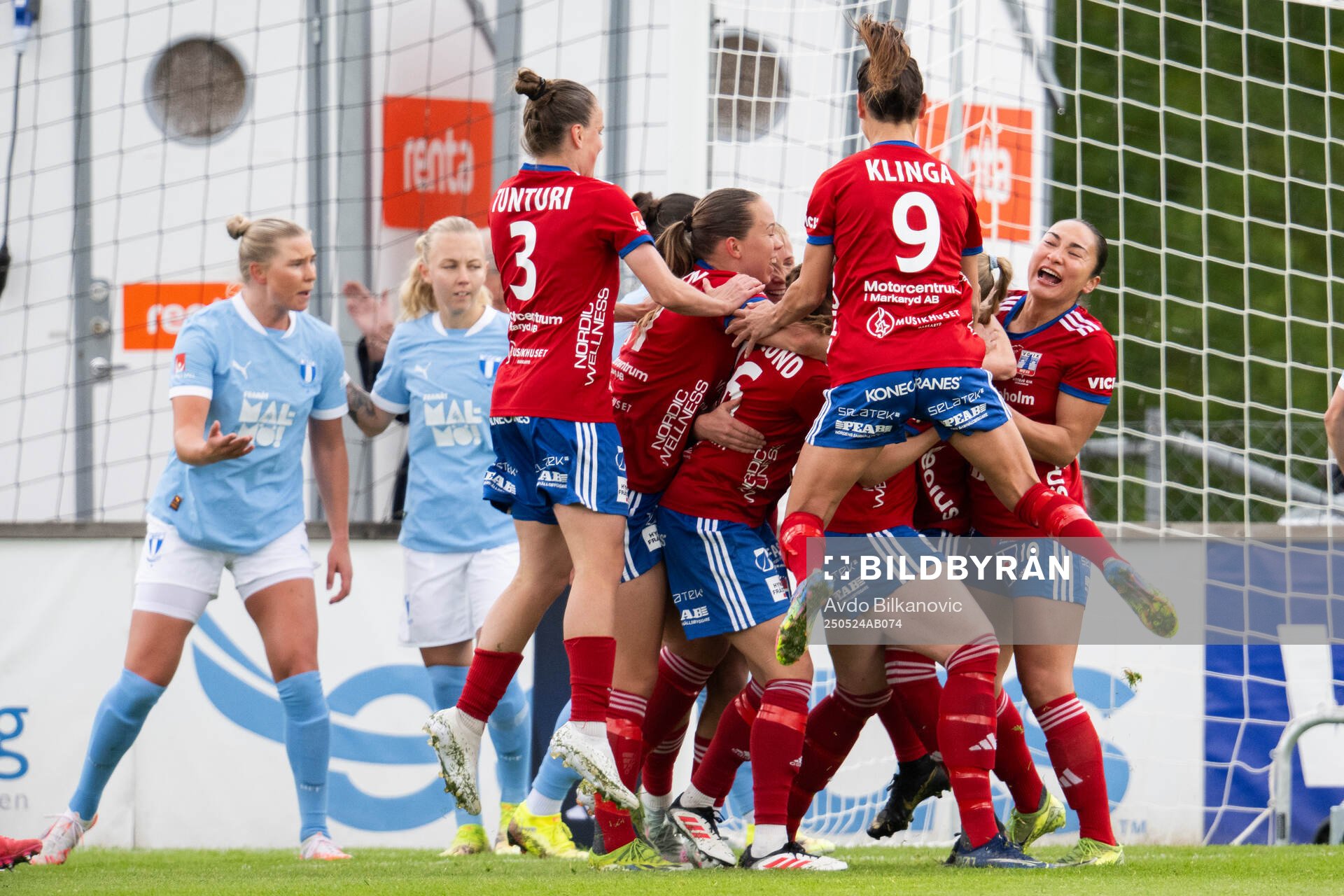 Vittsjös Sanni Ojanen jublar efter 1-0 målet under fotbollsmatchen i Damallsvenskan mellan Vittsjö och Malmö FF den 24 maj 2025 i Vittsjö.