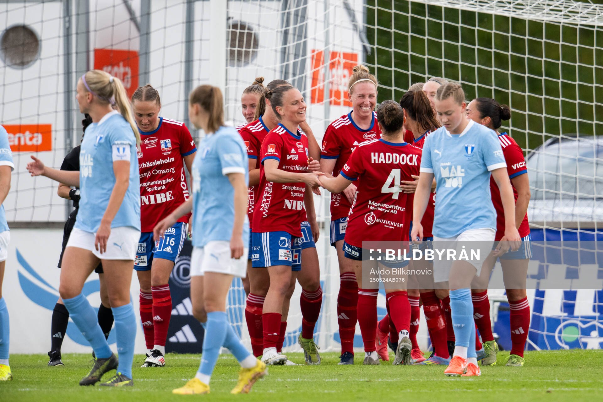 Vittsjös Sanni Ojanen jublar efter 1-0 målet under fotbollsmatchen i Damallsvenskan mellan Vittsjö och Malmö FF den 24 maj 2025 i Vittsjö.