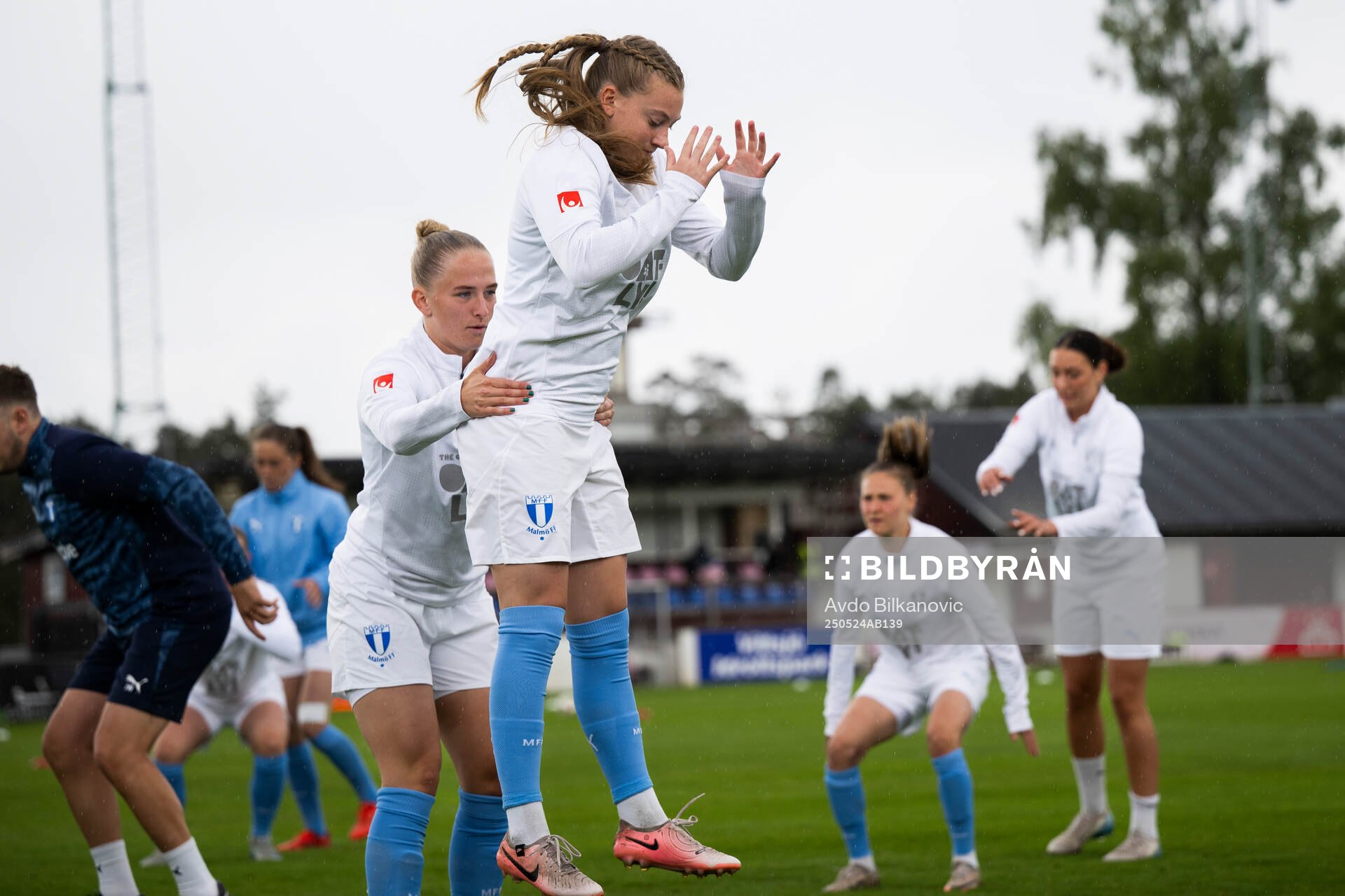 Malmö FFs spelare under uppvärmning inför fotbollsmatchen i Damallsvenskan mellan Vittsjö och Malmö FF den 24 maj 2025 i Vittsjö. 