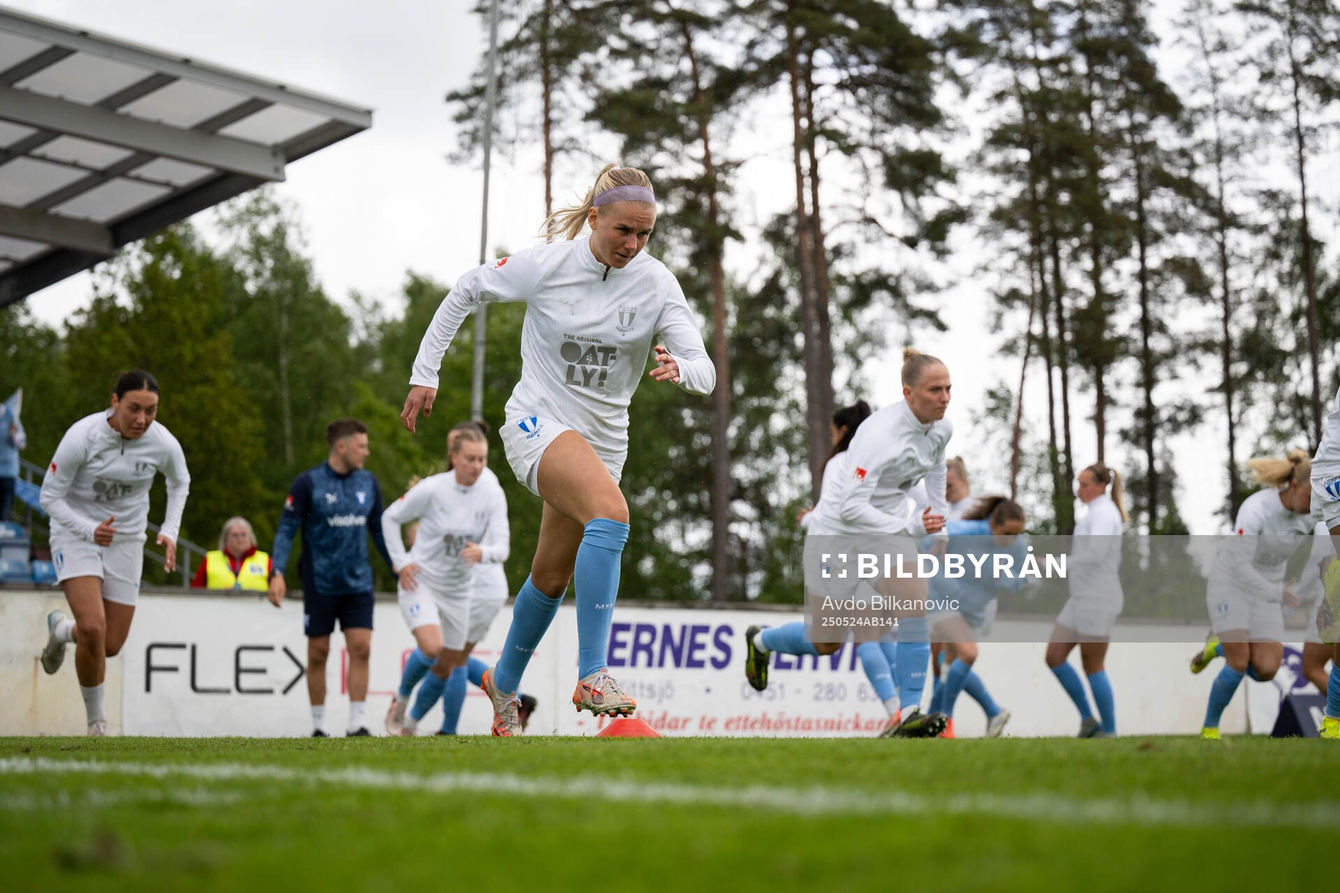 Malmö FFs spelare under uppvärmning inför fotbollsmatchen i Damallsvenskan mellan Vittsjö och Malmö FF den 24 maj 2025 i Vittsjö. 