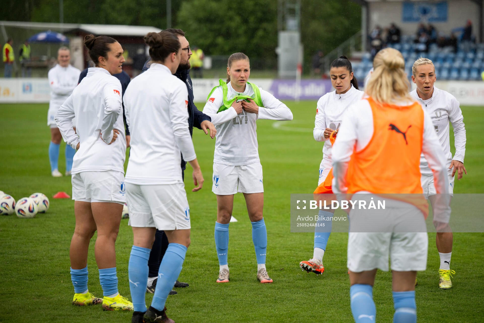 Malmö FFs spelare under uppvärmning inför fotbollsmatchen i Damallsvenskan mellan Vittsjö och Malmö FF den 24 maj 2025 i Vittsjö. 