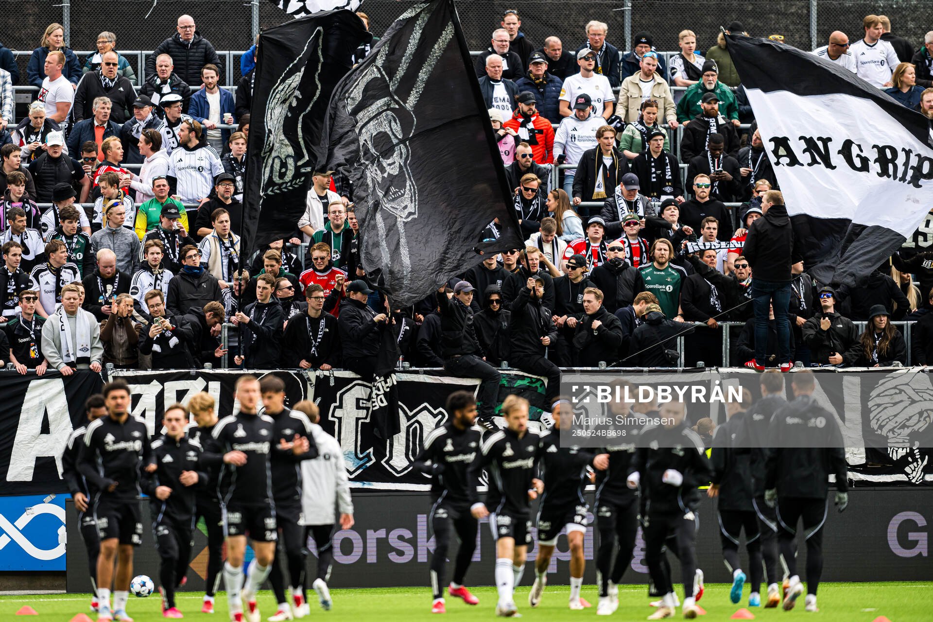 Spectators in the stands ahead of the Eliteserien match between Bodø/Glimt and Rosenborg on May 24, 2025 in Bodø.