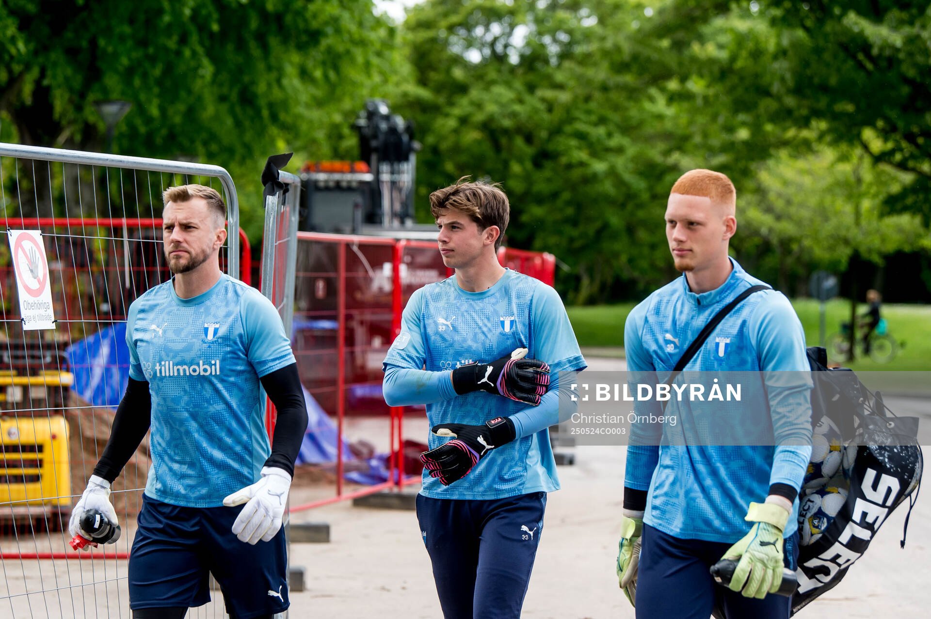 Målvakt Ricardo Friedrich, målvakt Melker Ellborg och målvakt Joakim Persson inför en träning med Malmö FF den 24 maj 2025 i Malmö. 