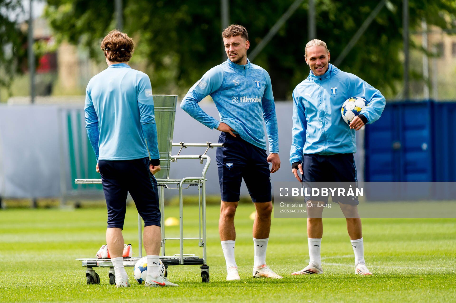 Colin Rösler och Arnor Sigurdsson under en träning med Malmö FF den 24 maj 2025 i Malmö. 