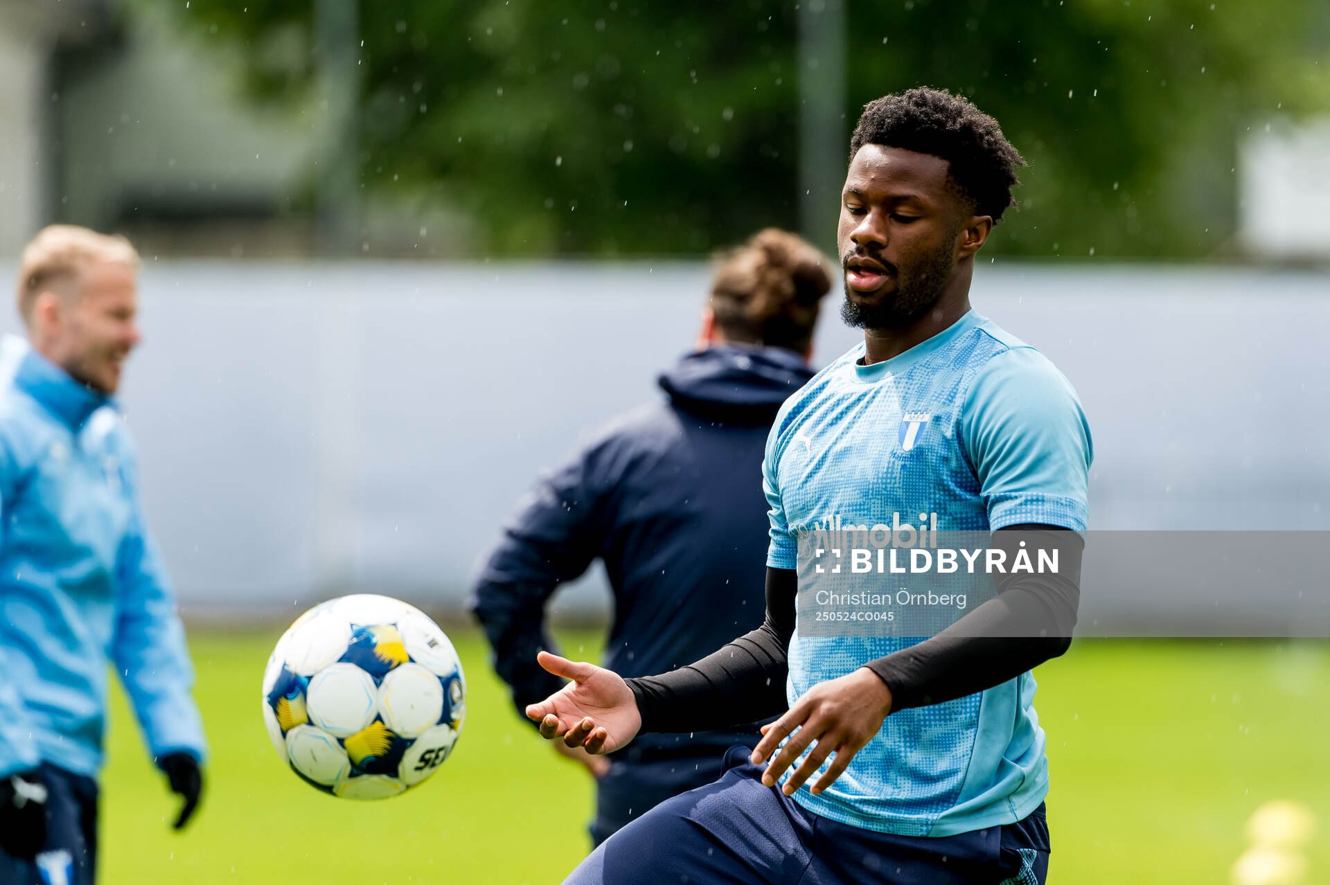 Emmanuel Ekong under en träning med Malmö FF den 24 maj 2025 i Malmö. 