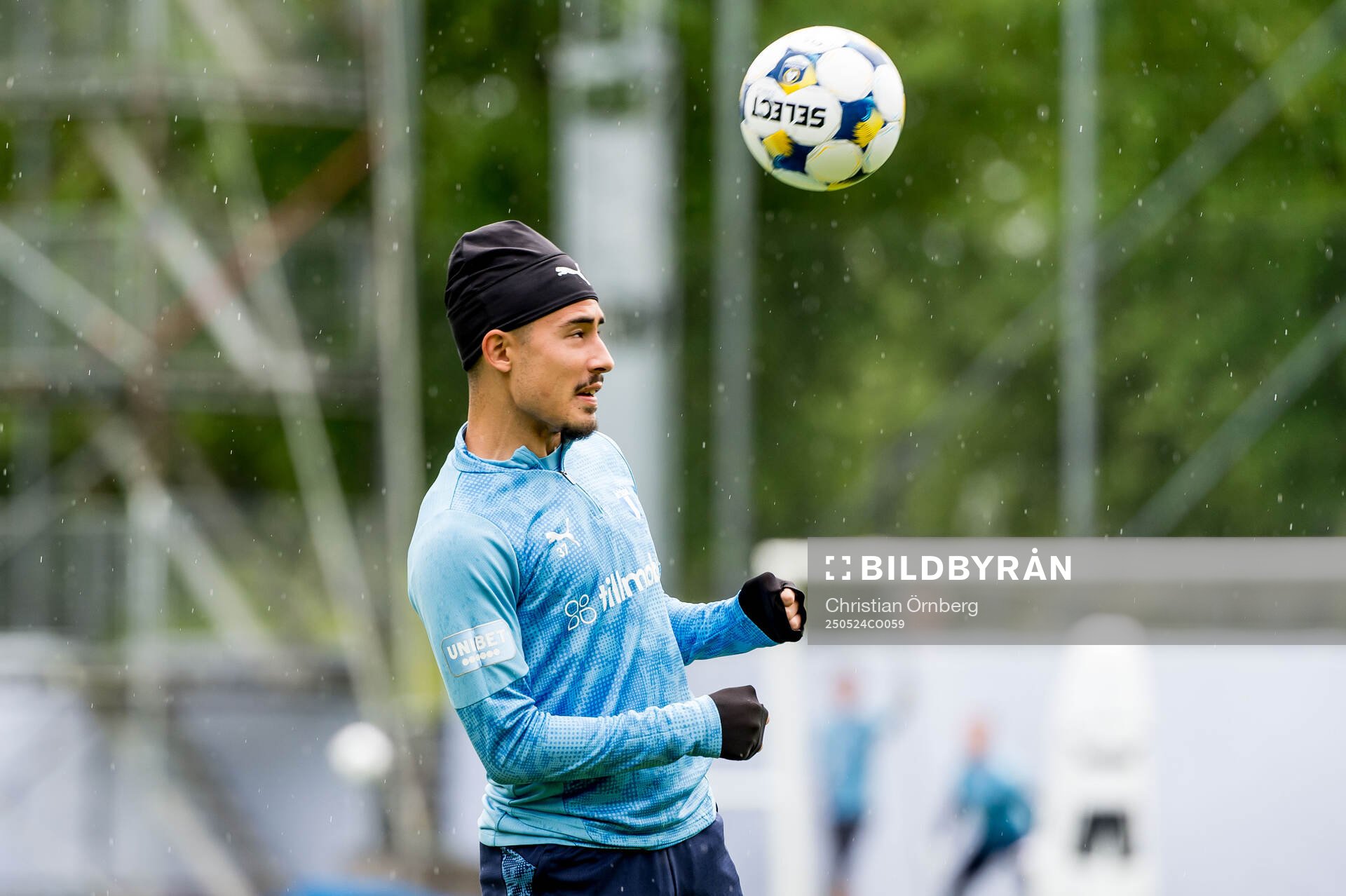 Adrian Skogmar under en träning med Malmö FF den 24 maj 2025 i Malmö. 