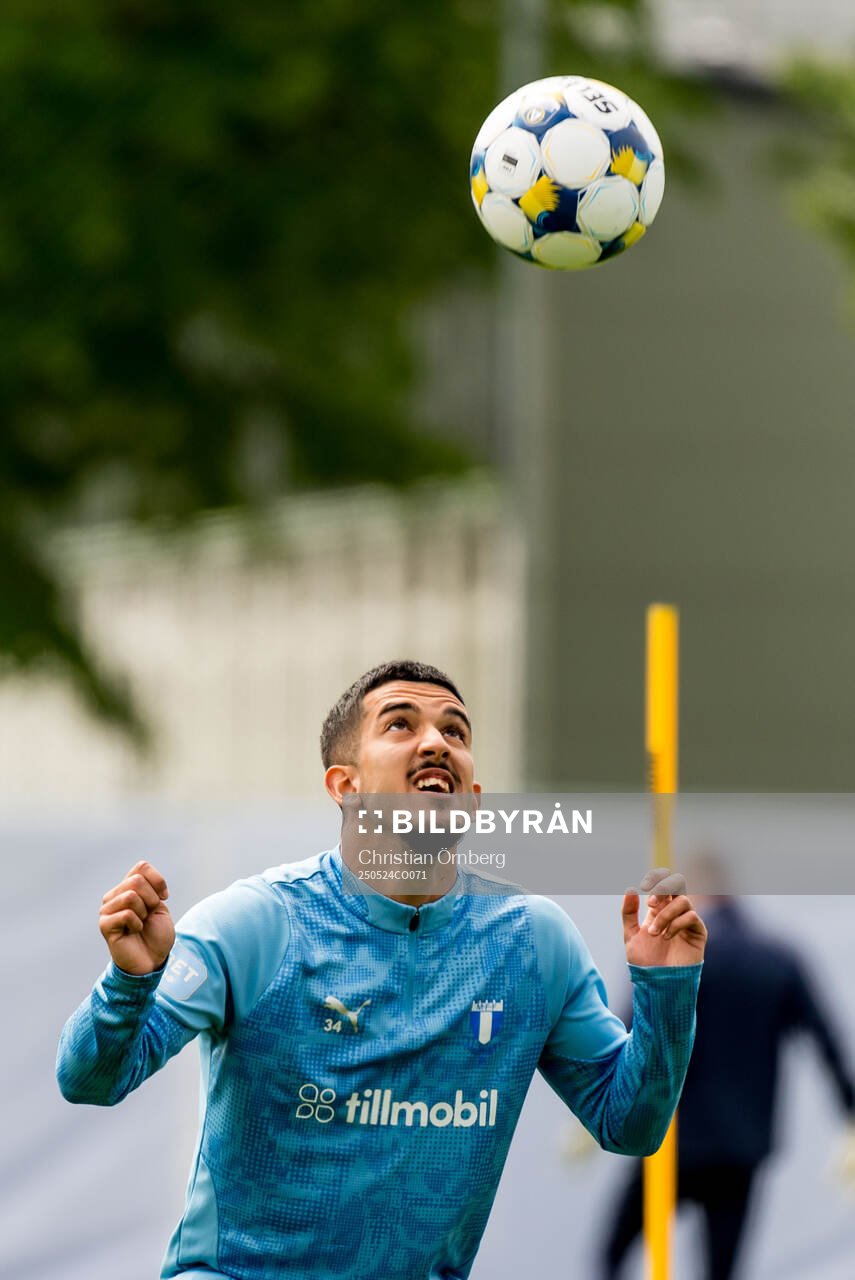 Zakaria Loukili under en träning med Malmö FF den 24 maj 2025 i Malmö. 