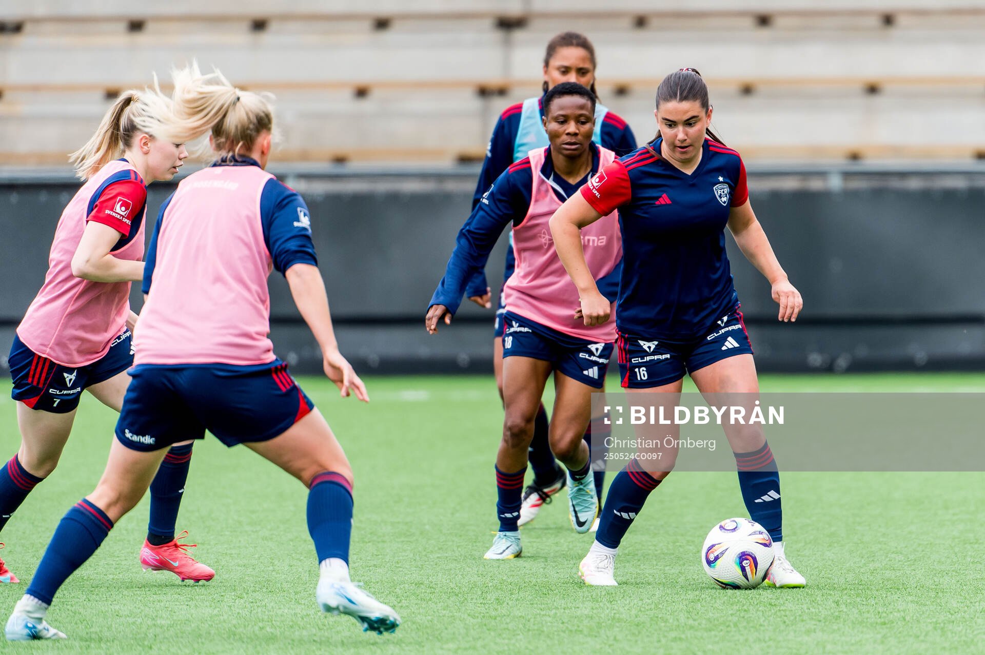 Rosengårds Emilia Pelgander inför fotbollsmatchen i Damallsvenskan mellan Rosengård och Häcken den 24 maj 2025 i Malmö. 