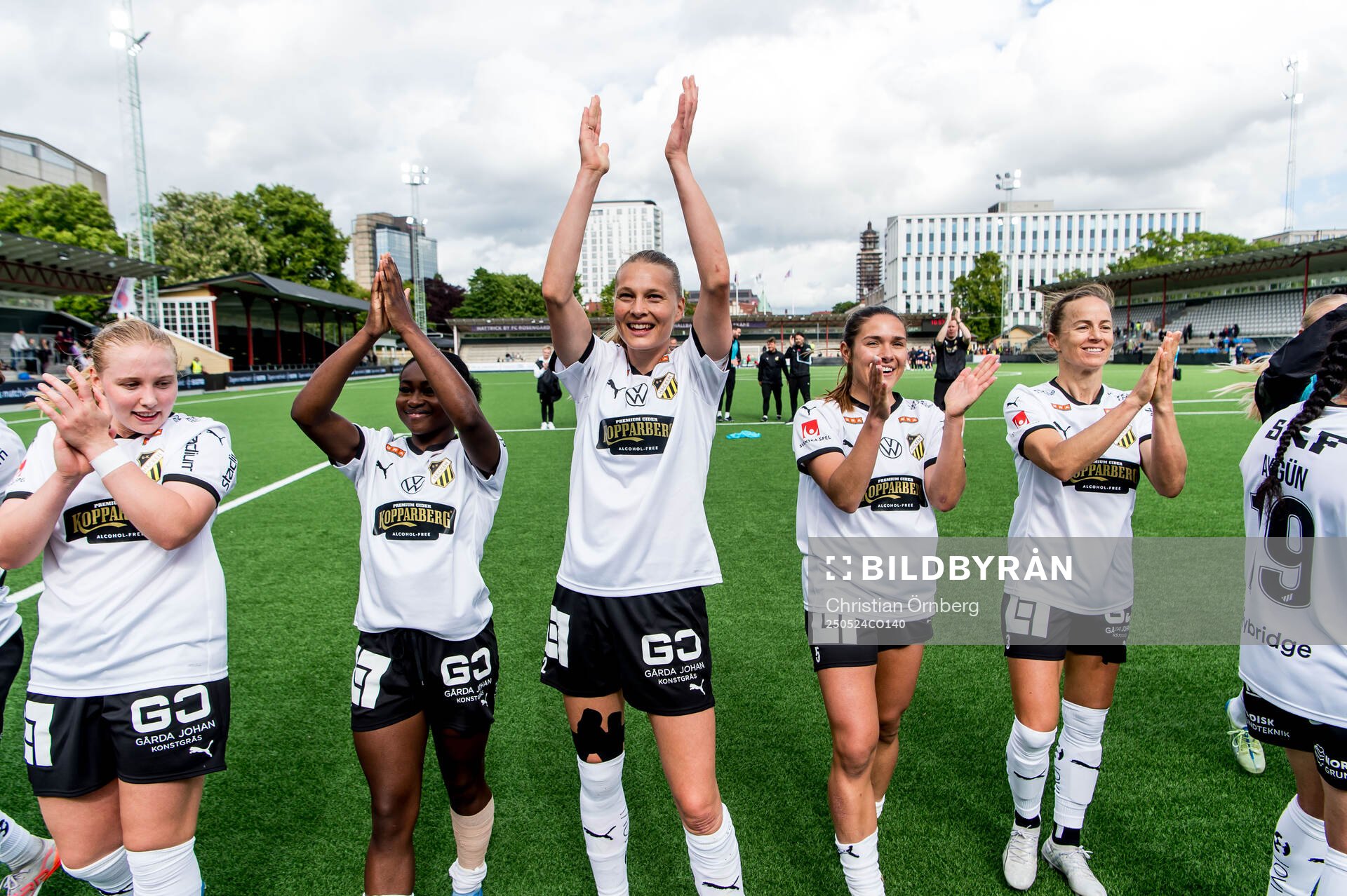 Häckens spelare jublar