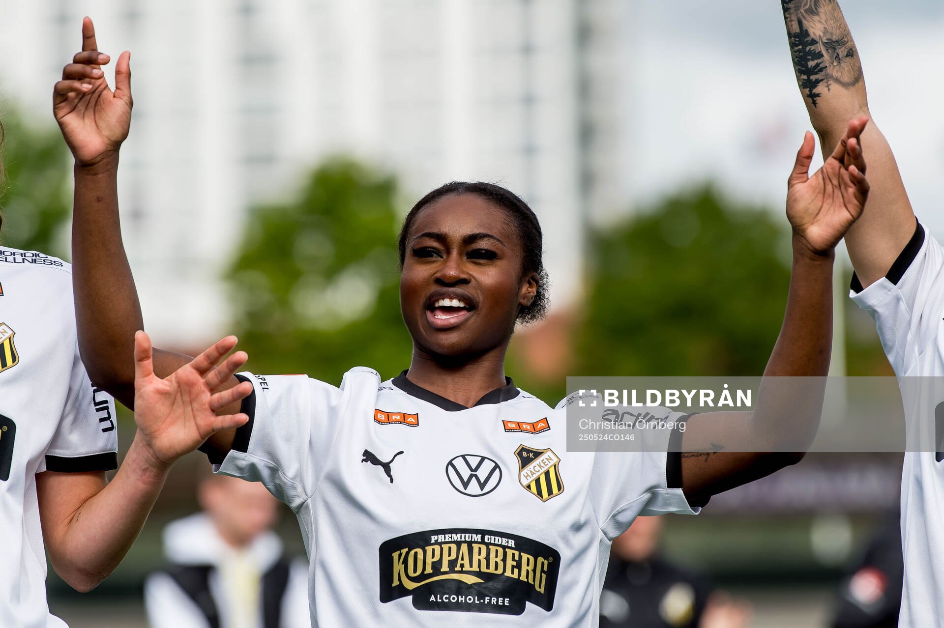 Häckens Monica Jusu Bah jublar efter fotbollsmatchen i Damallsvenskan mellan Rosengård och Häcken den 24 maj 2025 i Malmö. 