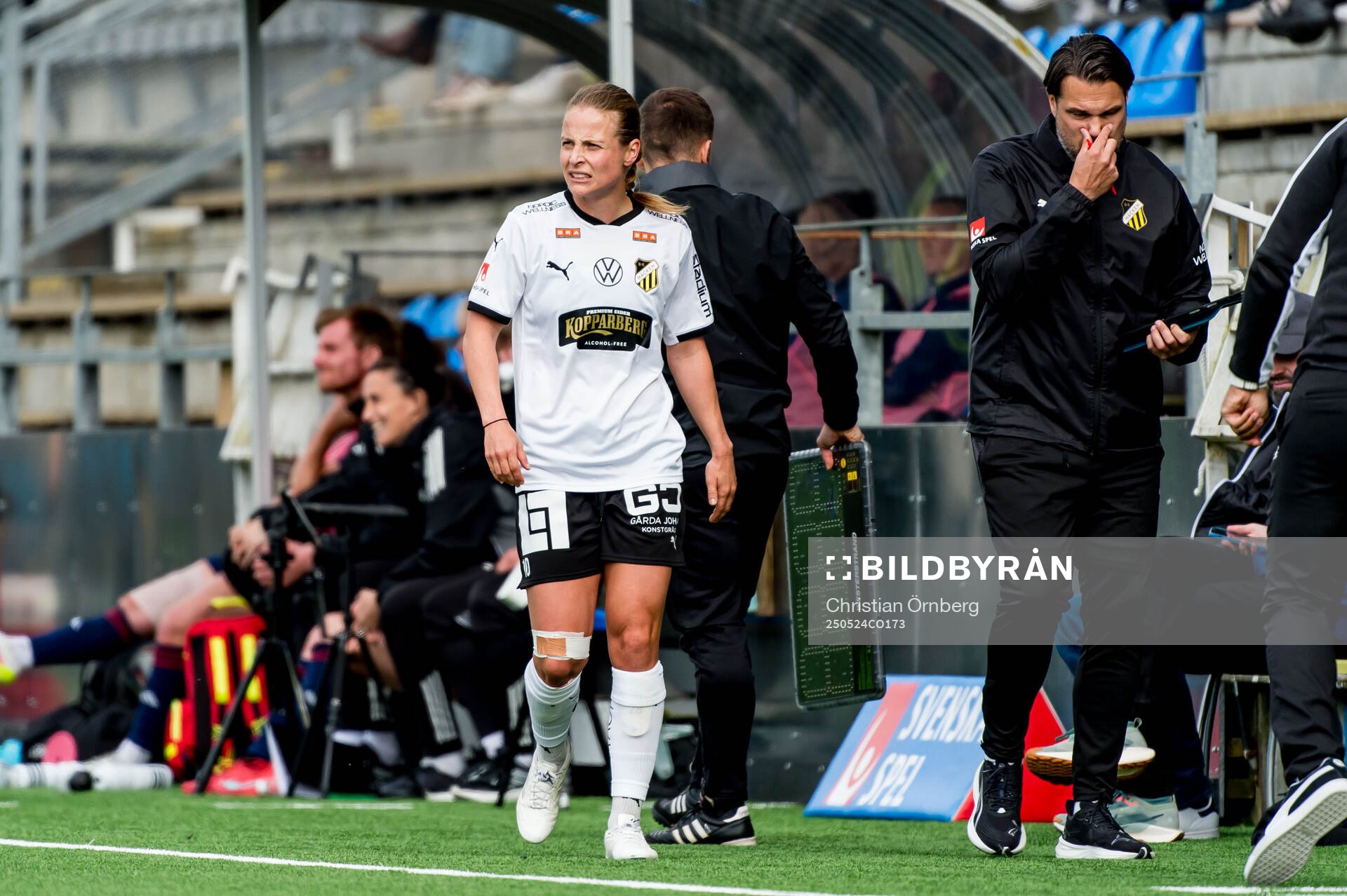 Häckens Anna Anvegård lämnar planen under fotbollsmatchen i Damallsvenskan mellan Rosengård och Häcken den 24 maj 2025 i Malmö. 