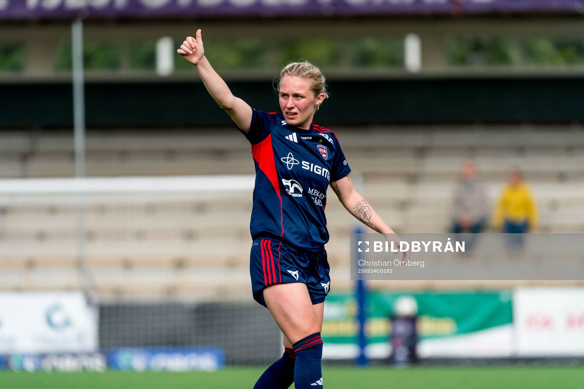 Rosengårds Emilia Larsson under fotbollsmatchen i Damallsvenskan mellan Rosengård och Häcken den 24 maj 2025 i Malmö. 