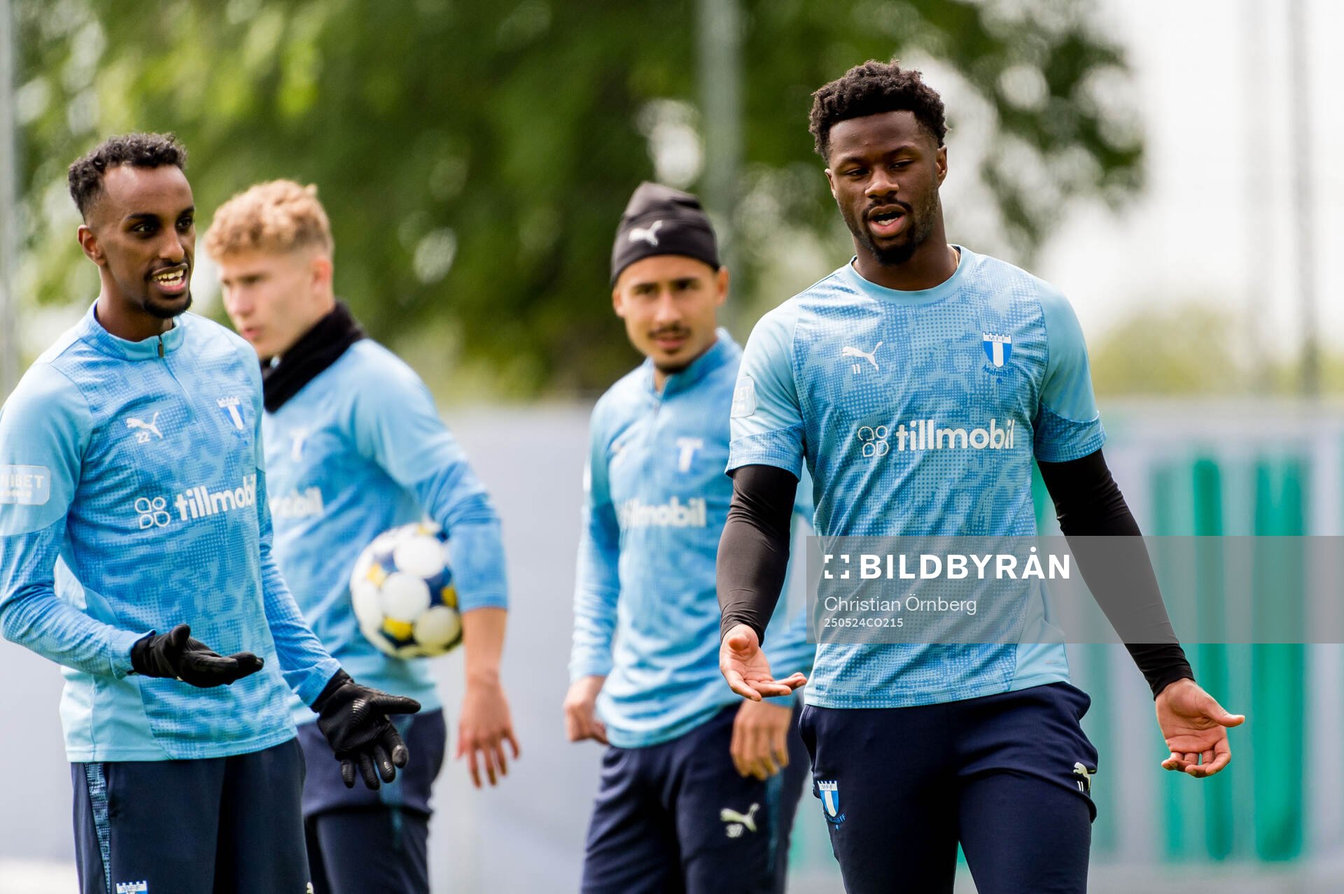 Taha Ali och Emmanuel Ekong under en träning med Malmö FF den 24 maj 2025 i Malmö. 