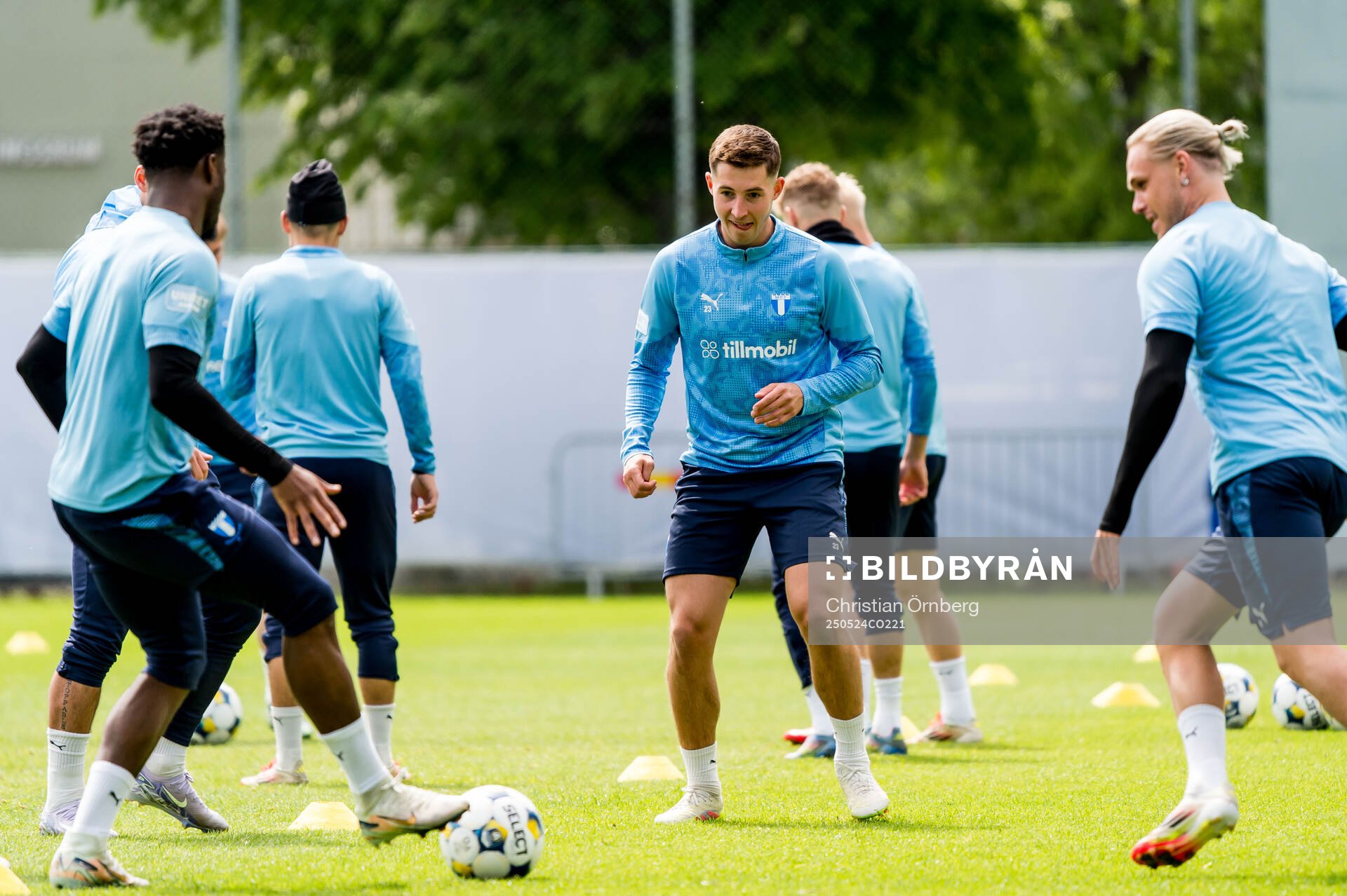 Lasse Berg Johnsen under en träning med Malmö FF den 24 maj 2025 i Malmö. 