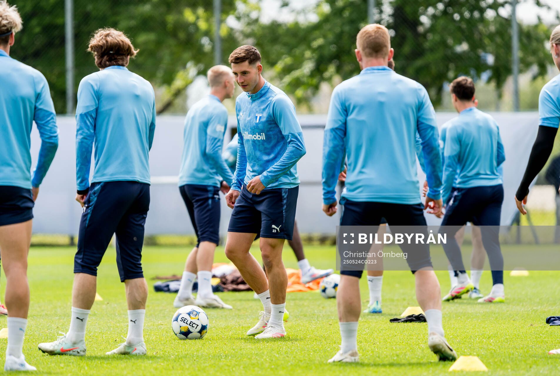 Lasse Berg Johnsen under en träning med Malmö FF den 24 maj 2025 i Malmö. 