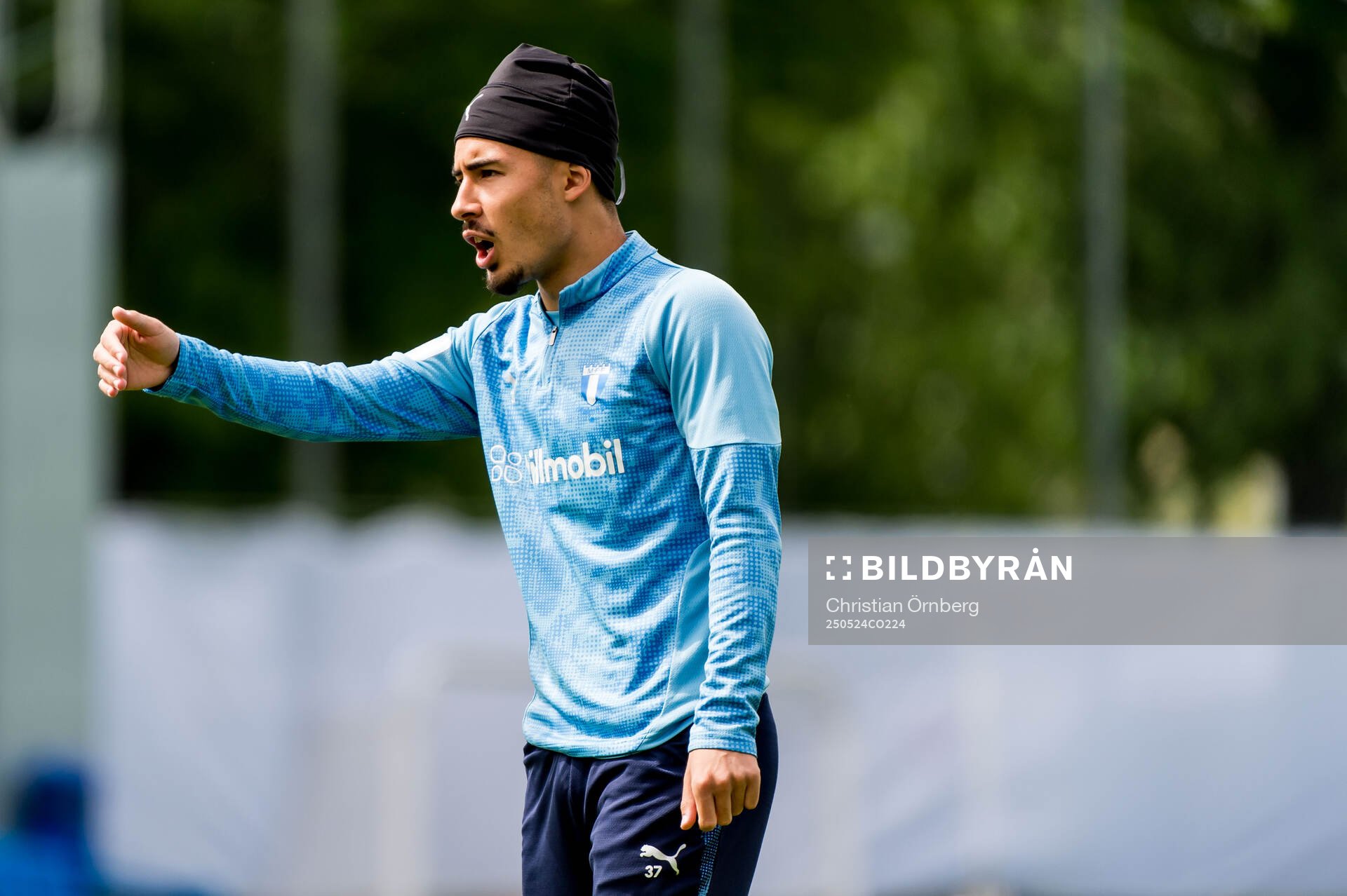 Adrian Skogmar under en träning med Malmö FF den 24 maj 2025 i Malmö. 