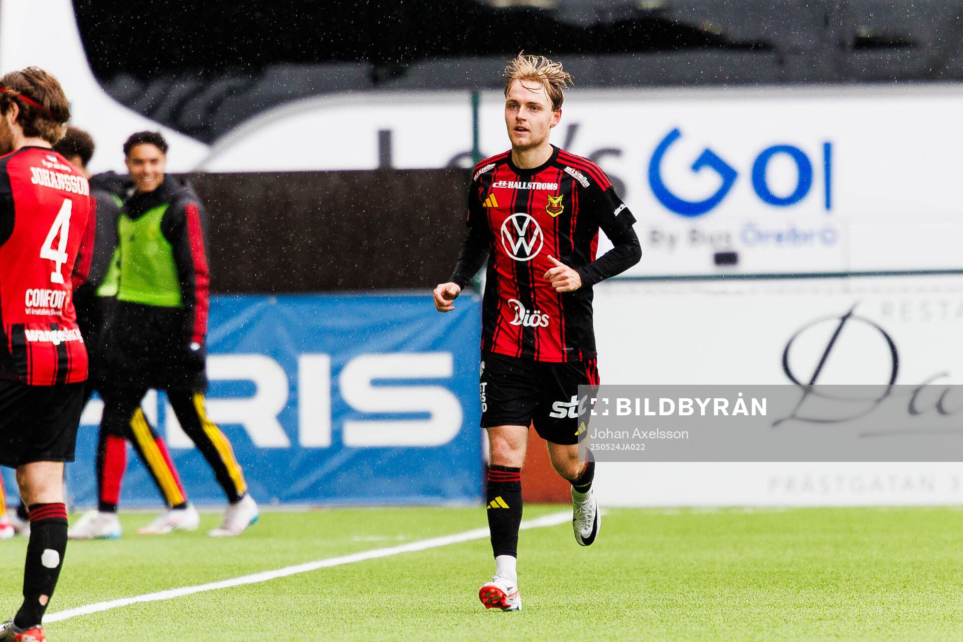 Östersunds Simon Marklund jublar efter 1-0 under fotbollsmatchen i Superettan mellan Östersund och Örebro den 24 maj 2025 i Östersund. 