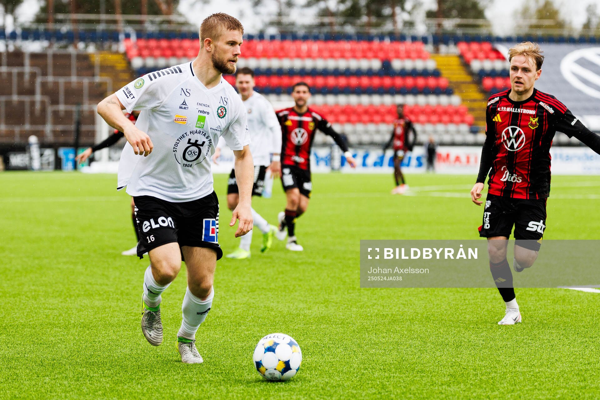 Örebros Hampus Söderström under fotbollsmatchen i Superettan mellan Östersund och Örebro den 24 maj 2025 i Östersund. 