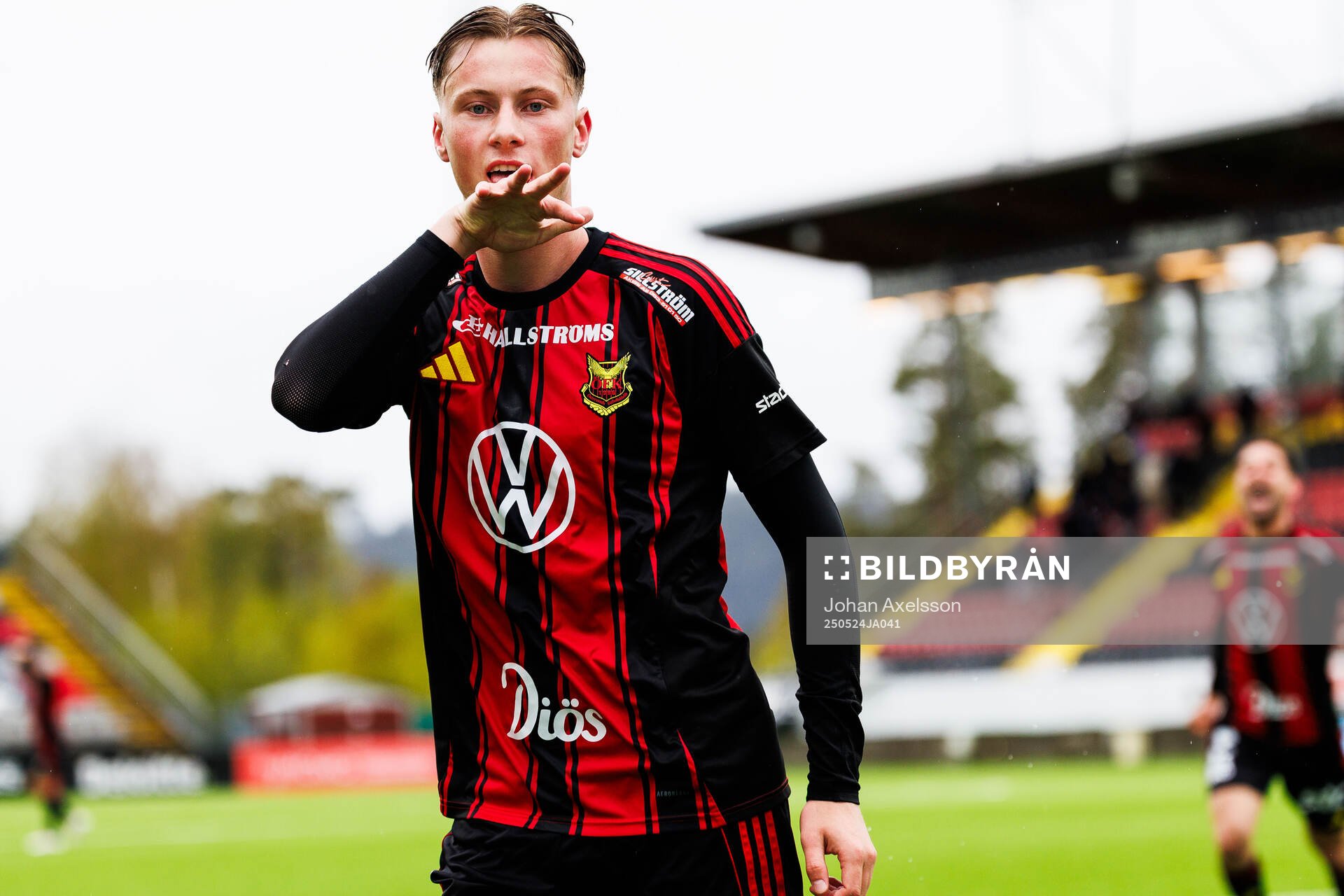 Östersunds Philip Bonde jublar efter 2-0 under fotbollsmatchen i Superettan mellan Östersund och Örebro den 24 maj 2025 i Östersund. 