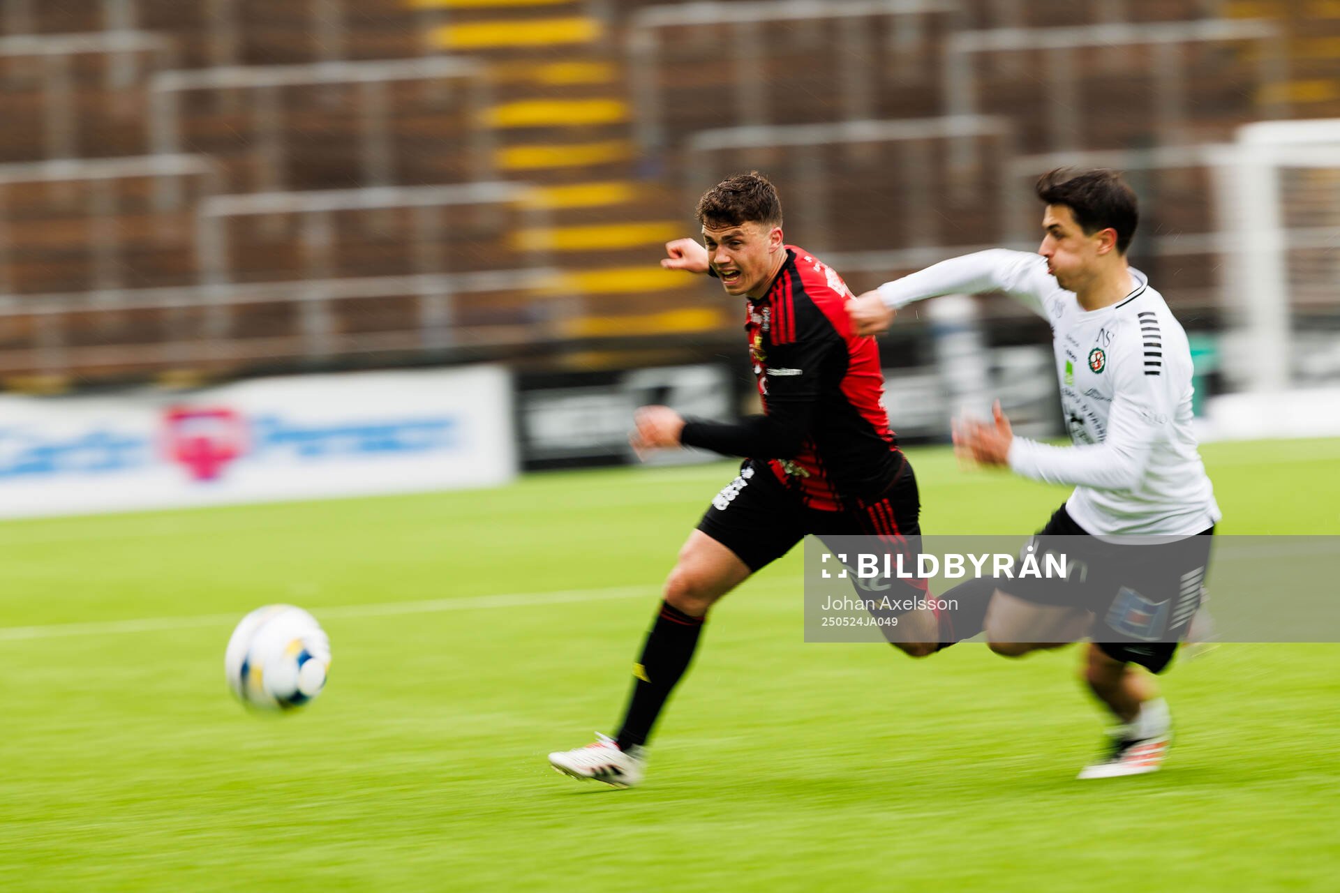 Östersunds Christian Enemark under fotbollsmatchen i Superettan mellan Östersund och Örebro den 24 maj 2025 i Östersund. 