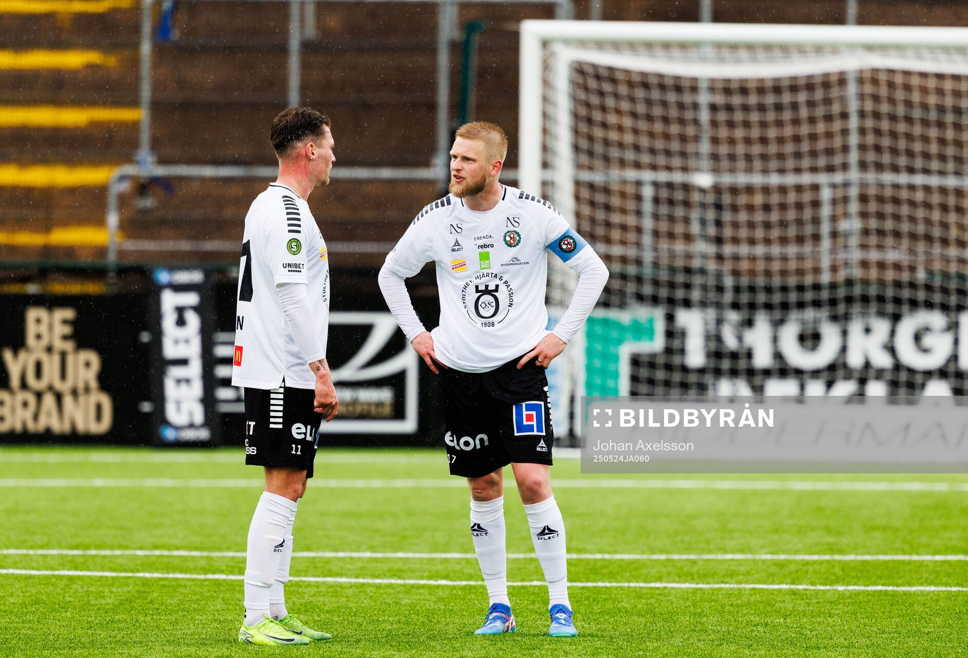 Örebros Samuel Kroon och Karl Holmberg deppar