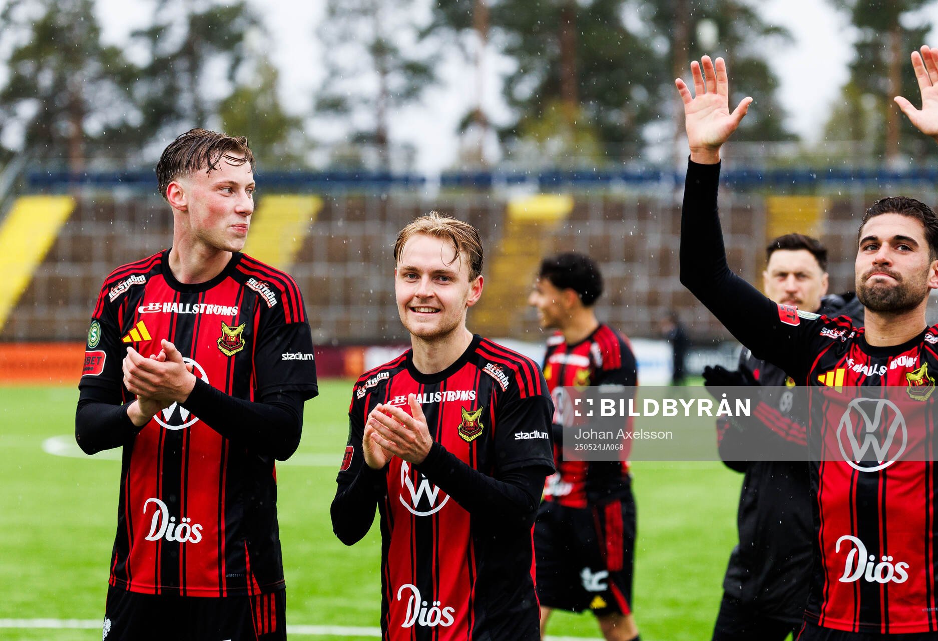Östersunds Simon Marklund jublar under fotbollsmatchen i Superettan mellan Östersund och Örebro den 24 maj 2025 i Östersund. 