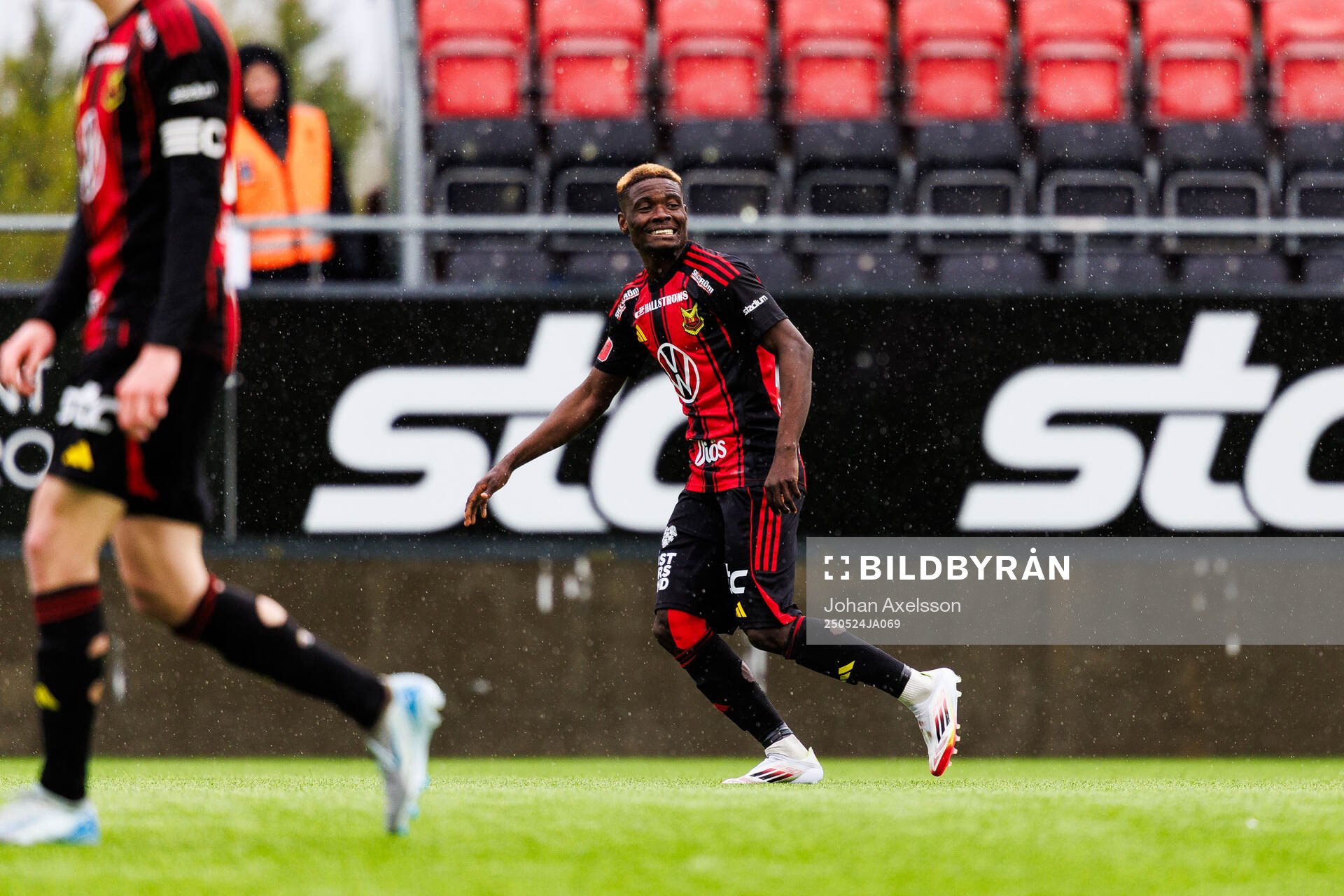 Östersunds Assiedou Yannick Armel Adjoumani under fotbollsmatchen i Superettan mellan Östersund och Örebro den 24 maj 2025 i Östersund. 