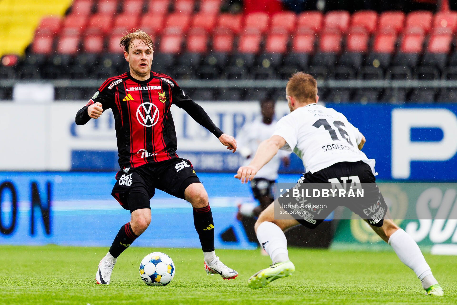 Östersunds Simon Marklund under fotbollsmatchen i Superettan mellan Östersund och Örebro den 24 maj 2025 i Östersund. 