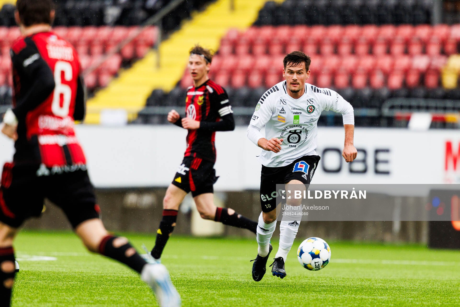 Örebros Sebastian Tipura under fotbollsmatchen i Superettan mellan Östersund och Örebro den 24 maj 2025 i Östersund. 