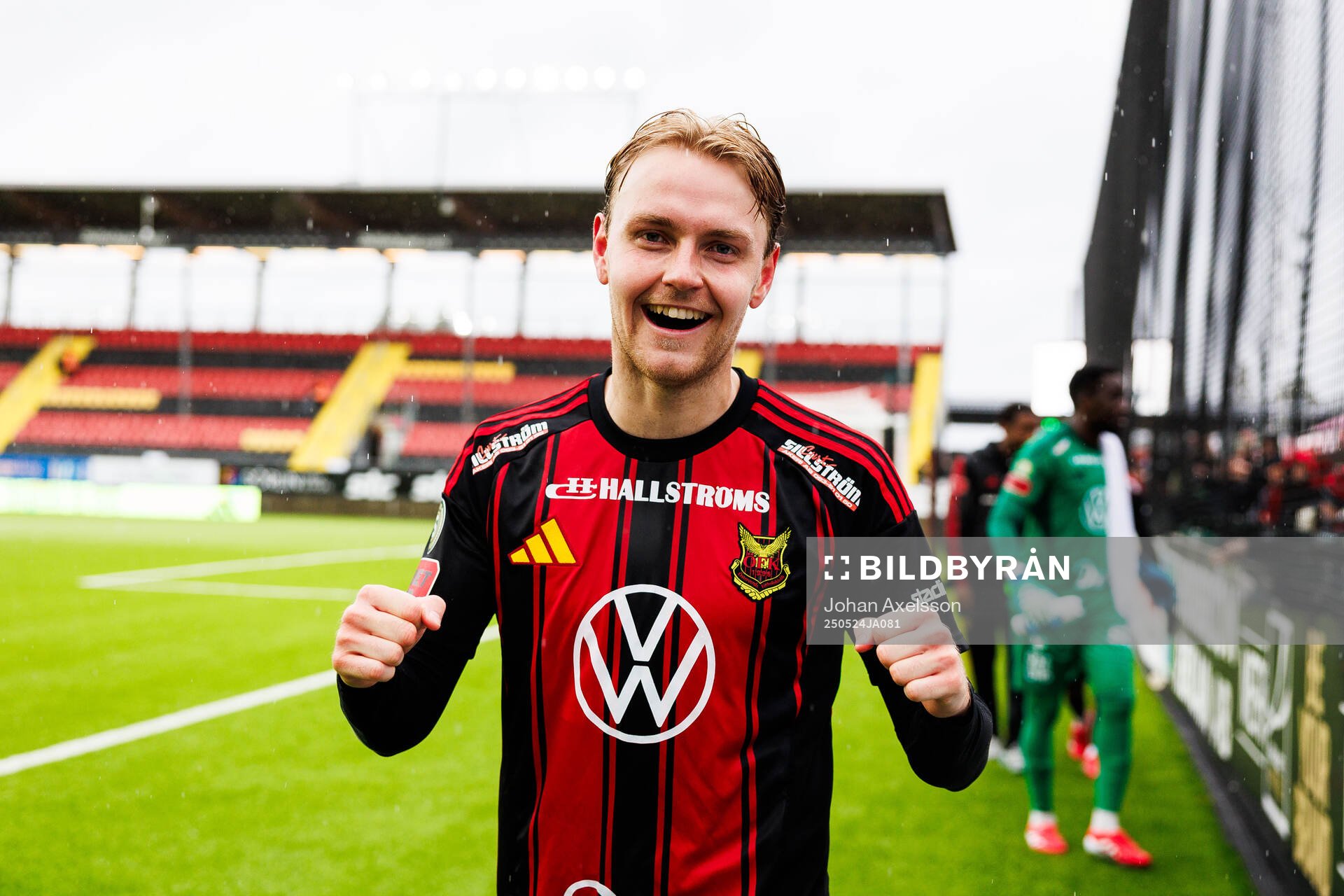 Östersunds Simon Marklund jublar efter fotbollsmatchen i Superettan mellan Östersund och Örebro den 24 maj 2025 i Östersund. 