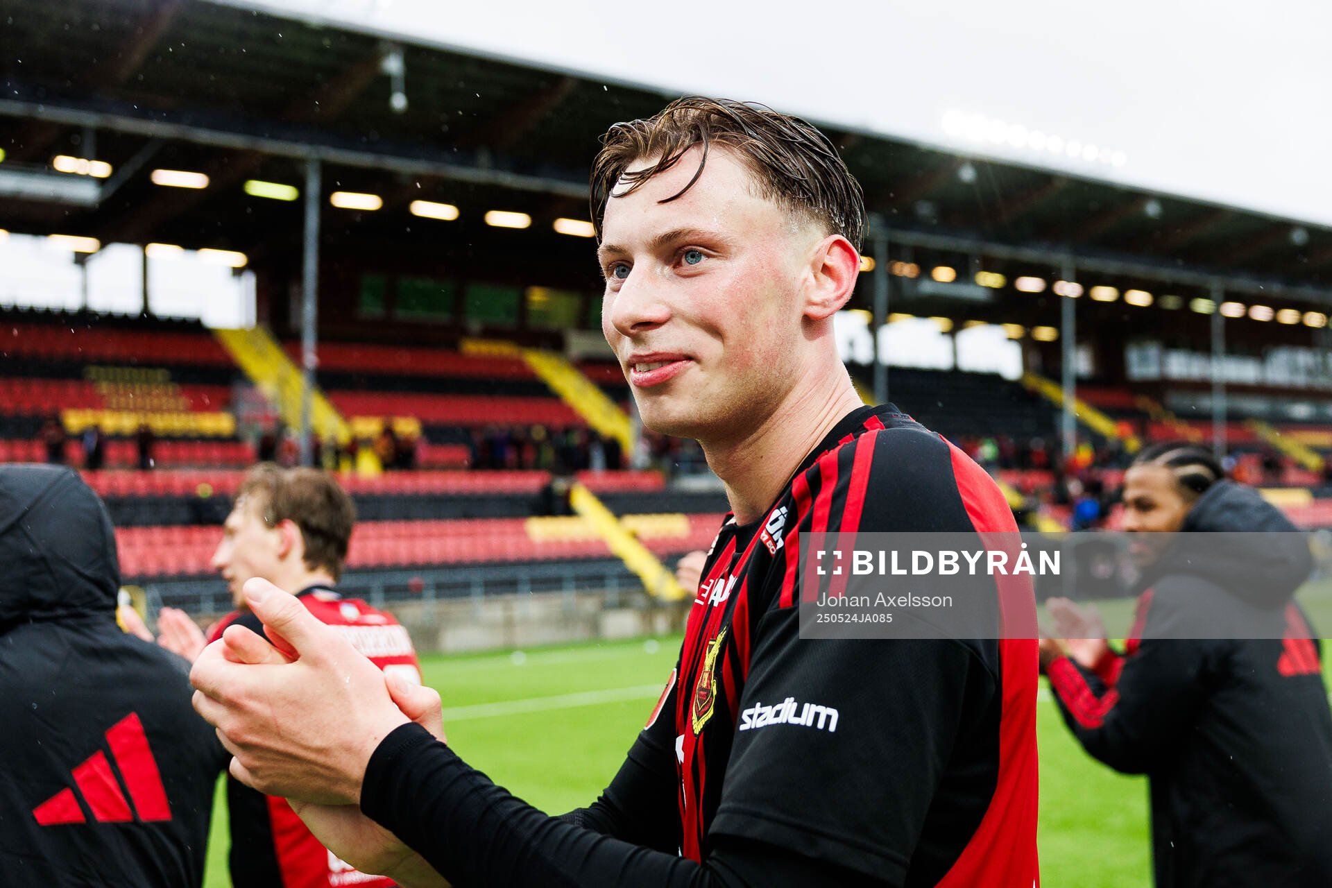 Östersunds Philip Bonde jublar efter fotbollsmatchen i Superettan mellan Östersund och Örebro den 24 maj 2025 i Östersund. 