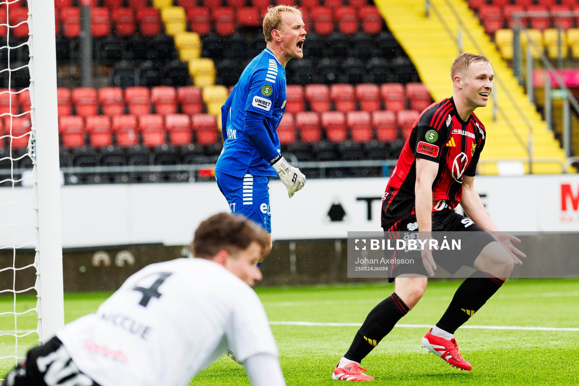 Örebros målvakt Malte Påhlsson under fotbollsmatchen i Superettan mellan Östersund och Örebro den 24 maj 2025 i Östersund. 