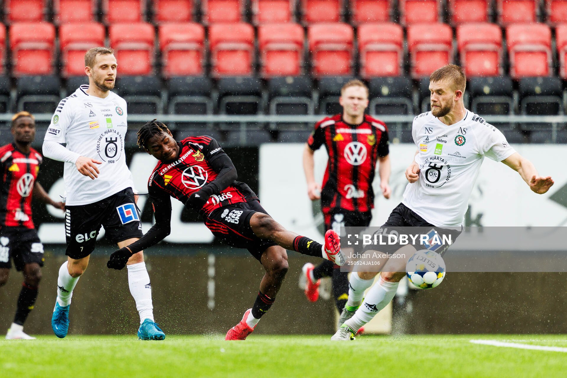 Östersunds Michael Aduragbemi Oluwayemi under fotbollsmatchen i Superettan mellan Östersund och Örebro den 24 maj 2025 i Östersund. 