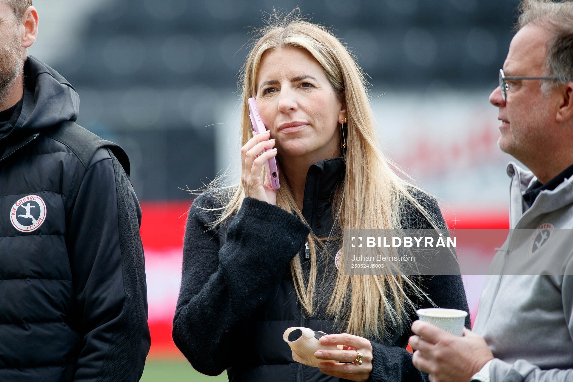 KIF Örebros klubbchef Elin Stengarn under fotbollsmatchen i Elitettan mellan KIF Örebro och Örebro SK den 24 maj 2025 i Örebro. 