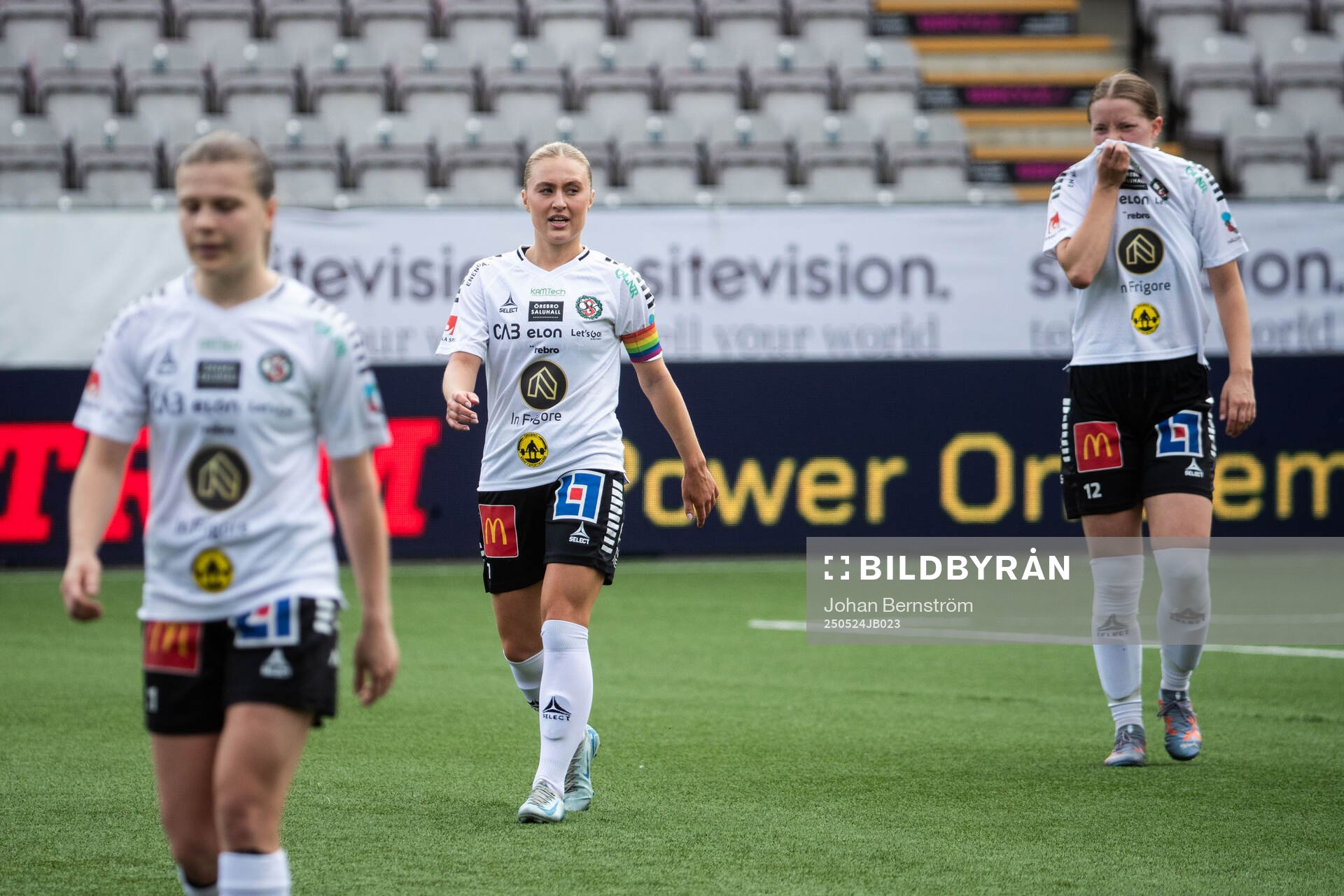 Örebro SKs Nora Törngren och Sofia Vesterlund deppar