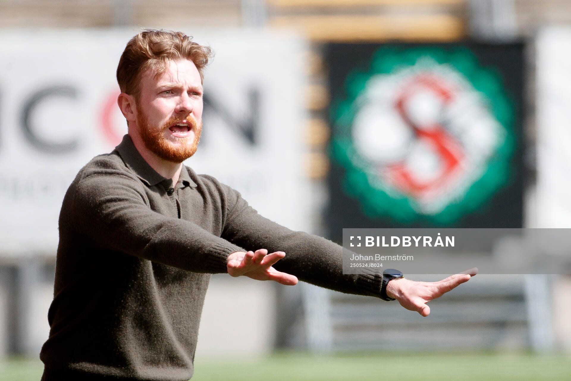 KIF Örebros tränare Fredrik Andersson under fotbollsmatchen i Elitettan mellan KIF Örebro och Örebro SK den 24 maj 2025 i Örebro. 