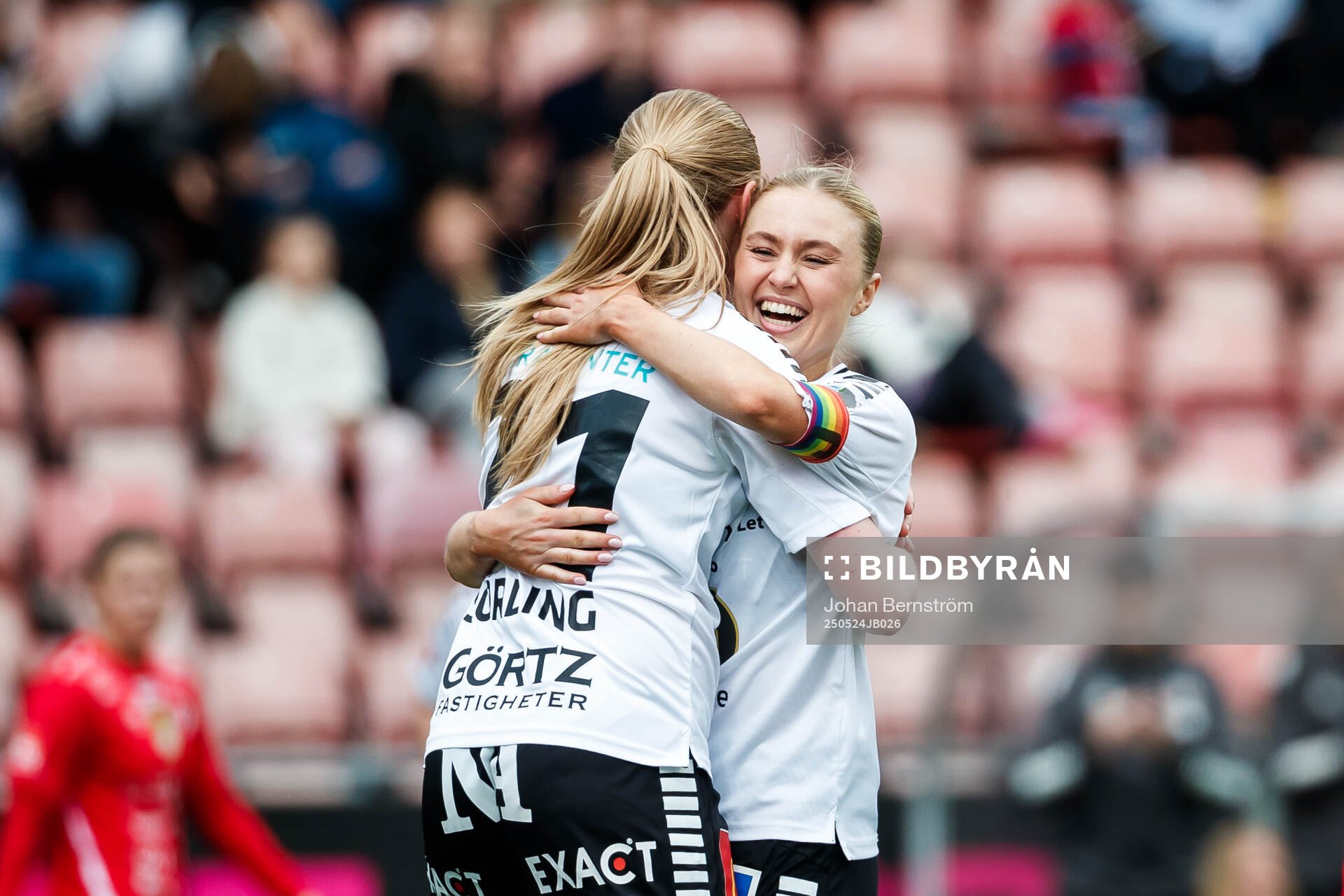 Örebro SKs Nora Törngren jublar efter 3-1 under fotbollsmatchen i Elitettan mellan KIF Örebro och Örebro SK den 24 maj 2025 i Örebro. 