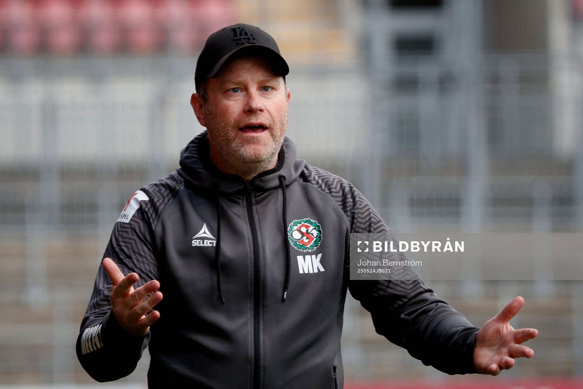 Örebro SKs assisterande tränare Mikael Kindgren under fotbollsmatchen i Elitettan mellan KIF Örebro och Örebro SK den 24 maj 2025 i Örebro.