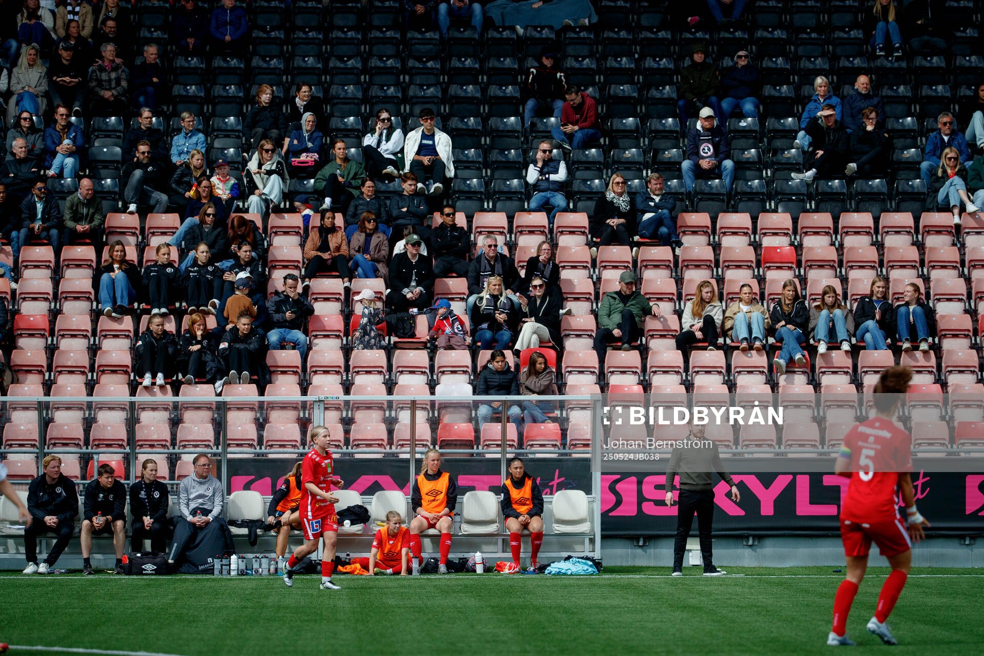 KIF Örebros tränare Fredrik Andersson under fotbollsmatchen i Elitettan mellan KIF Örebro och Örebro SK den 24 maj 2025 i Örebro. 