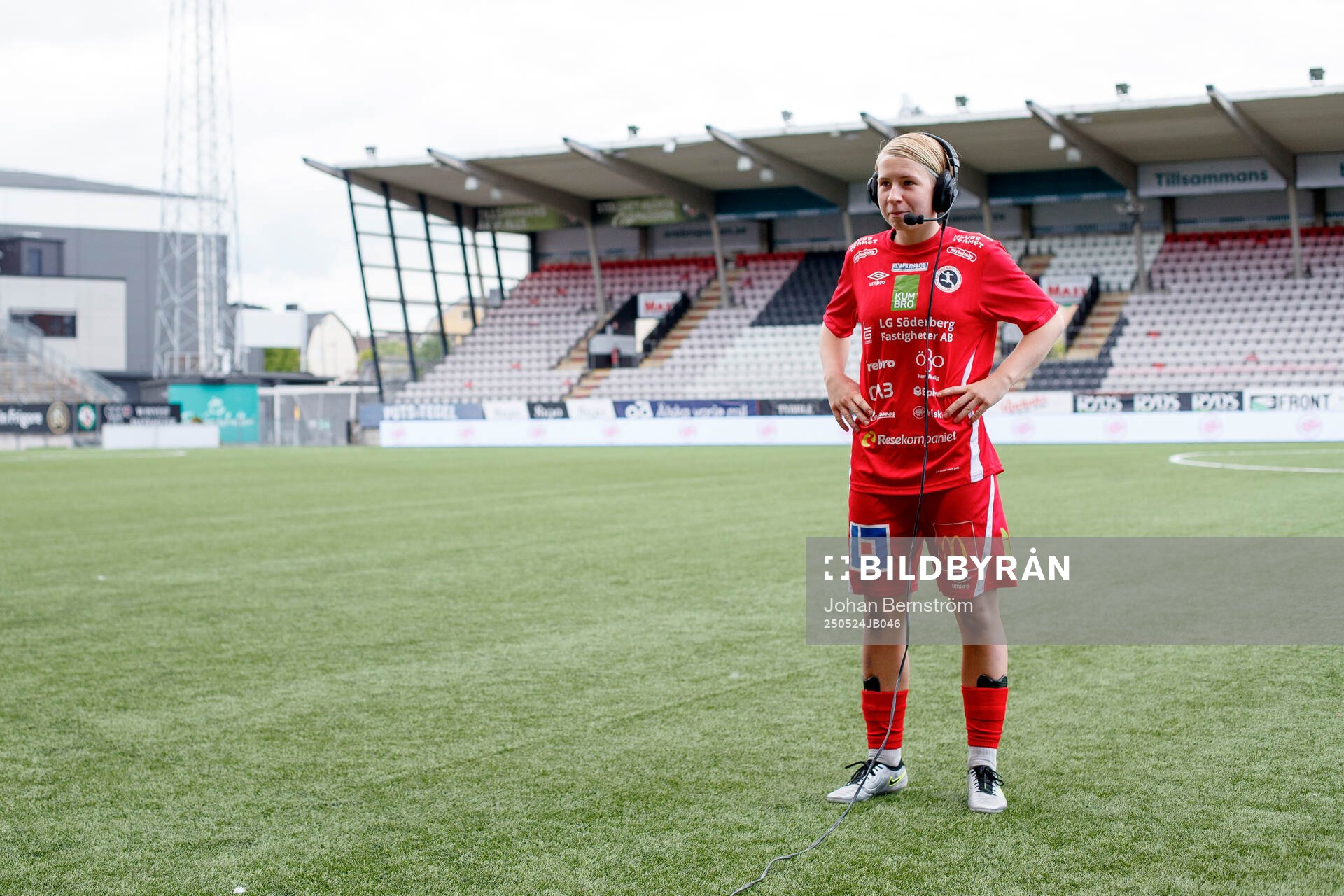 KIF Örebros Emilia Jägestedt Widstrand intervjuas efter fotbollsmatchen i Elitettan mellan KIF Örebro och Örebro SK den 24 maj 2025 i Örebro.