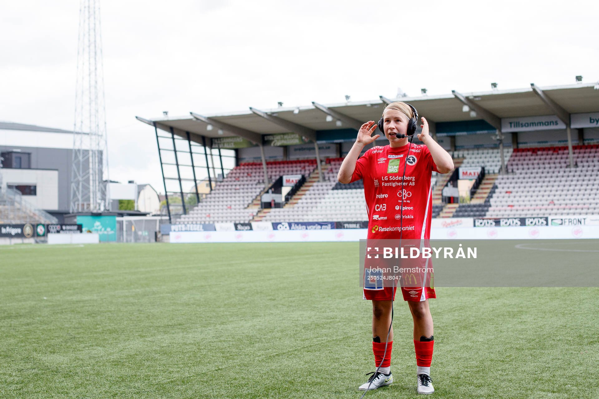 KIF Örebros Emilia Jägestedt Widstrand intervjuas efter fotbollsmatchen i Elitettan mellan KIF Örebro och Örebro SK den 24 maj 2025 i Örebro.