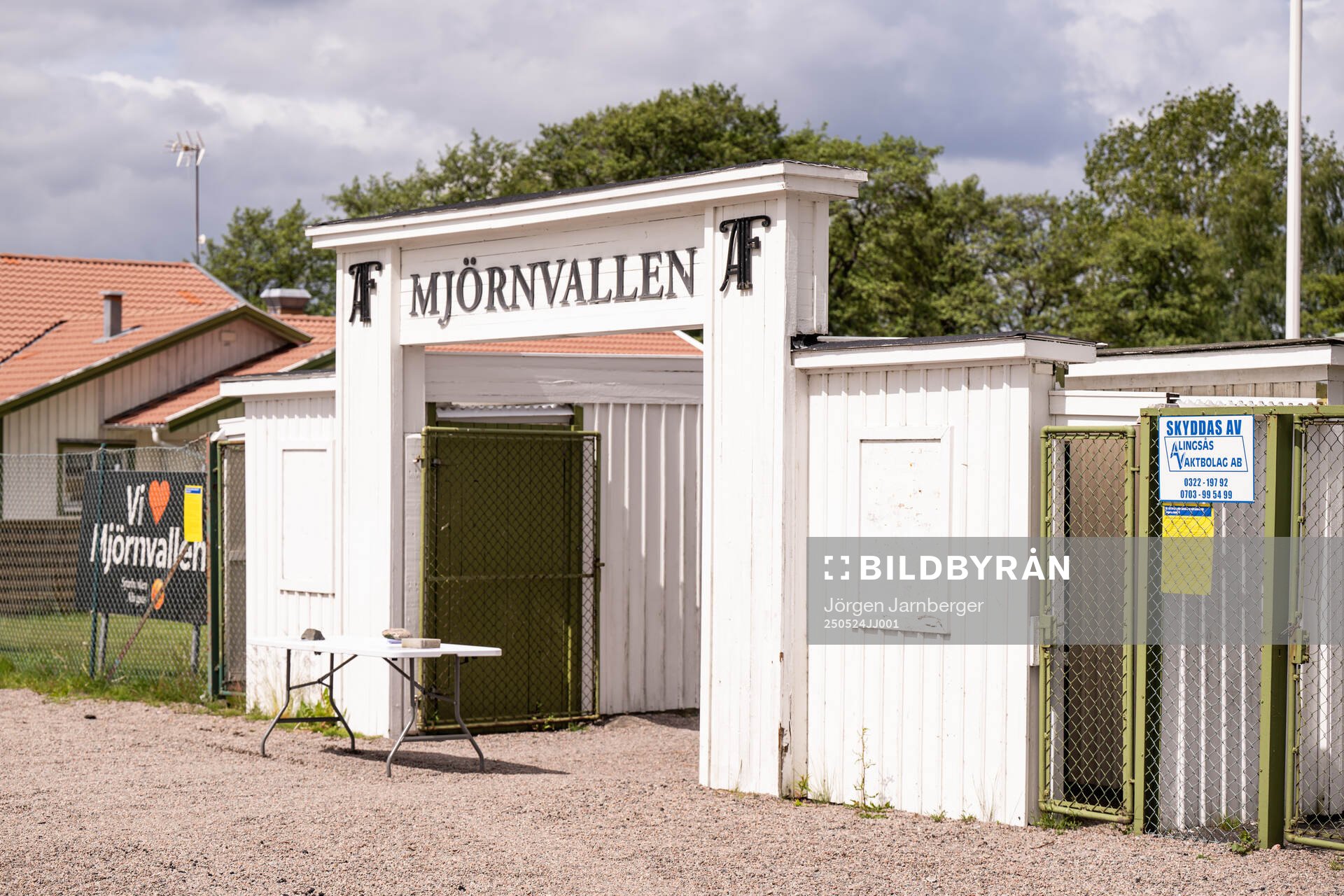 Entré till Mjörnvallen inför fotbollsmatchen i Damallsvenskan mellan Alingsås och IFK Norrköping den 24 maj 2025 i Alingsås. 