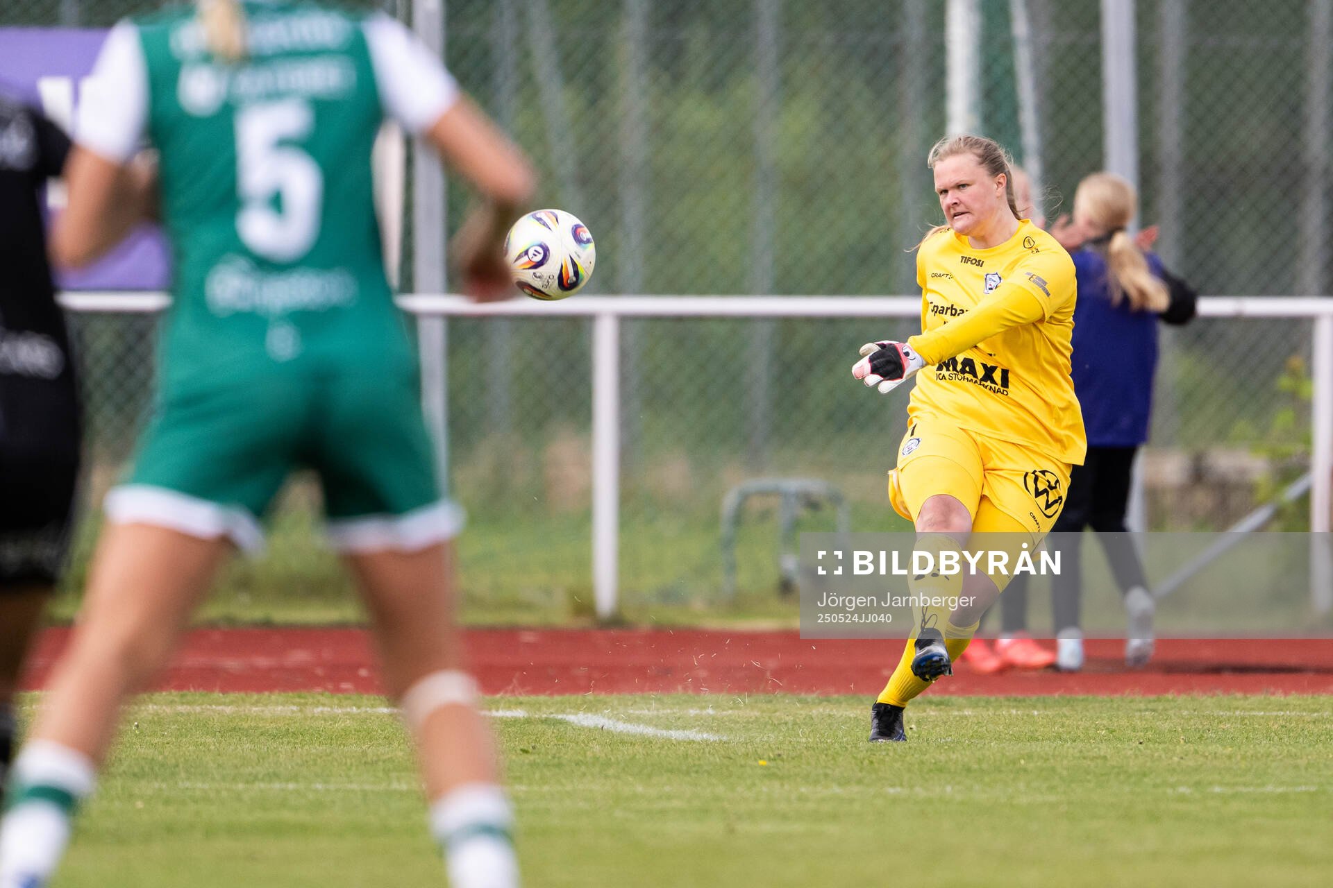 Alingsås målvakt Alexandra Blom under fotbollsmatchen i Damallsvenskan mellan Alingsås och IFK Norrköping den 24 maj 2025 i Alingsås.
