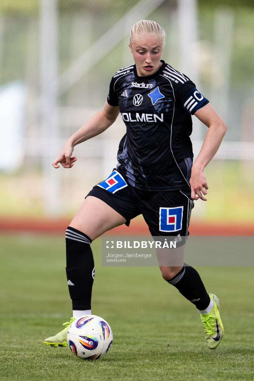 IFK Norrköpings Wilma Leidhammar under fotbollsmatchen i Damallsvenskan mellan Alingsås och IFK Norrköping den 24 maj 2025 i Alingsås.