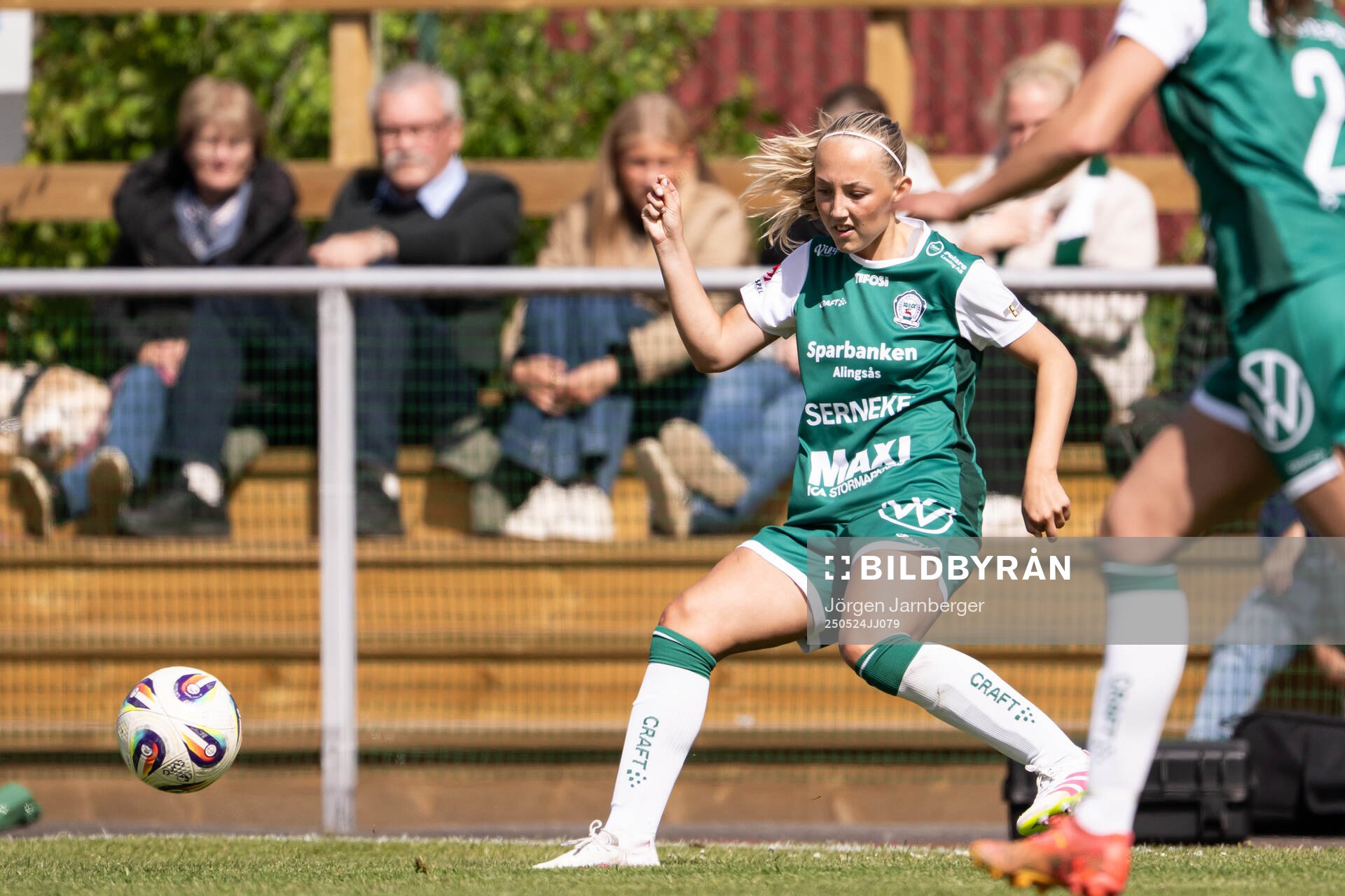 Alingsås Saga Fredgren under fotbollsmatchen i Damallsvenskan mellan Alingsås och IFK Norrköping den 24 maj 2025 i Alingsås. 