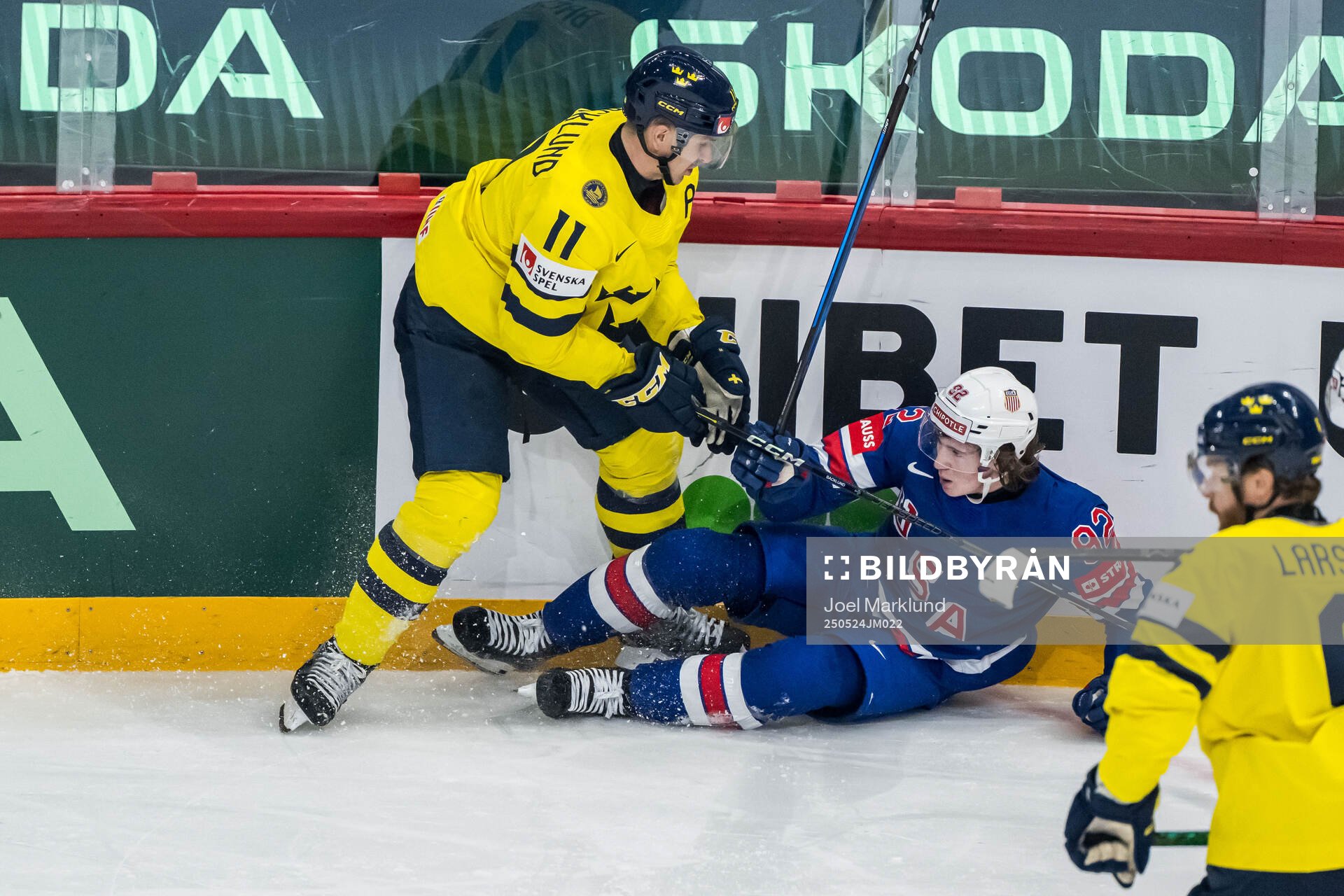 Mikael Backlund of Sweden and Logan Cooley of USA